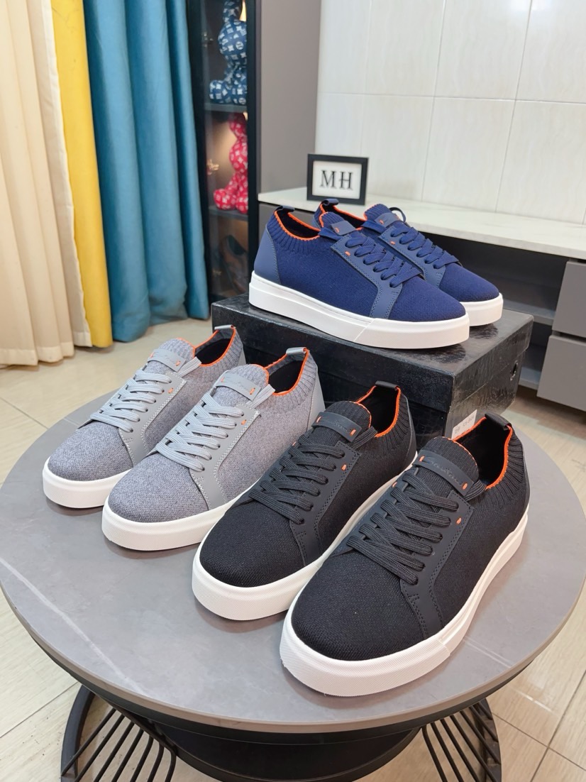 NO:779771,Santoni (Santoni) Italian men's calfskin casual sneakers are shipped!  Each pair of shoes from this Italian handmade shoe brand has a simple and classic design, which is very comfortable and versatile!  The upper material of this shoe is made of imported suede calfskin, with a high-end and comfortable mesh lining!  The outsole is made of original rubber bottom sheets and is lined with cowhide!  Brand-specific mold opening foot bed, exclusive private mold controllable!,,cowhide19860909Santoni(圣东尼）意大利男士小牛皮休闲板鞋出货！这个意大利纯手工鞋履品牌的每一双鞋设计简洁经典,上脚非常舒适百搭！ 此款鞋面面料采用进囗反绒小牛皮,高档舒适网布内里！大底采用原版橡胶底片组合成型,牛皮内里！品牌专用开模脚床,独家私模可控!,,cowhide,Men's shoes