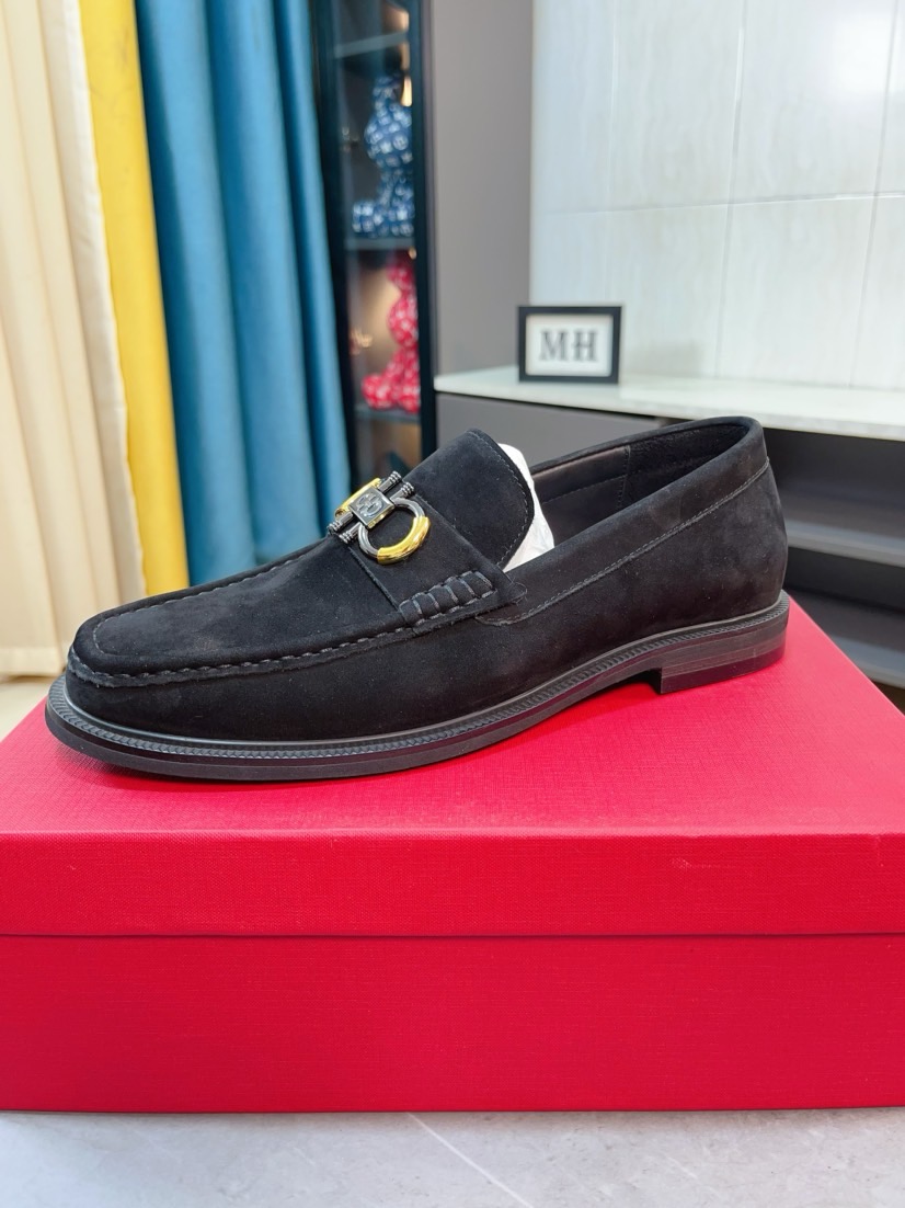 NO:780738,[Ferragamo] The original shoe upper is reproduced, and it is the original product. Super domineering. The upper is made of high-quality cowhide leather. Formal business leather shoes. Made of genuine leather inside and outside, cowhide lining (refuses to discolor and grind the feet), simple and elegant, super versatile. The upper pieces are carefully designed by hand. The original shoe is reproduced and is so cool. Lazy slip-on shoes. High-quality sneakers, men's shoe size 38-44, ferragamo, cowhide19860909【菲拉格慕】原单鞋面复刻 更是原单货 超级霸气 鞋面采用优质牛皮皮料正装商务皮鞋 内外全真皮制作,牛里（拒绝脱色磨脚）,简单大方超级百搭 鞋面精片经过人工精心设计 原单复刻而上酷毙了 懒人套脚便鞋 高品质板鞋,男鞋码数38-44,,ferragamo,cowhide,Men's shoes
