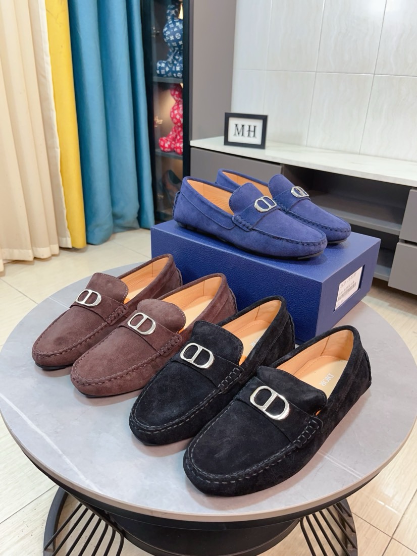 NO:832391,Equipped with packaging [DIOR Dior] New Doudou Shoes. Belgian designer Martin Margiela is the Gucci shoe designer. Full of charm. Luxurious style gentleman's shoes. The upper is imported cowhide, and the inner lining is spring sweat-absorbent first-layer sheepskin. The outsole is branded, and the last stitching on the bottom will never come off; paired with classic Gucci exquisite hardware.  The whole pair of shoes is fashionable and casual without losing high-end style; standard 38-44, dior, dior, gucci, cowhide, sheepskin19860909内配有包装【DIOR迪奥】新款豆豆鞋比利时籍设计师Martin Margiela出任古奇鞋履设计师 y魅力十足 奢华风格绅士鞋 面进口牛皮,内里春季吸汗头层羊皮里 .大底品牌大底,底部套楦车线永不脱胶； 搭上经典古驰精致五金 整对鞋时尚休闲而不失高端风范；标准38-44,,dior,dior,gucci,cowhide,sheepskin,Men's shoes