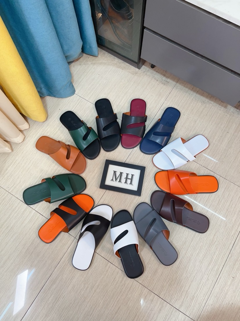 NO:834327,Loro Piana, LP's popular spring and summer slippers are synchronized with the new counters. The uppers are imported cowhide fabrics from Italy. High-quality splicing technology. The original soles are specially provided by the original factory. The exclusive molded soles are super comfortable. Original factory follow-up orders. High quality. You can enter and exit the counter at will. You are welcome to compare. The code number is 38-44, loro piana, loro piana, slippers, cowhide.19860909Loro Piana 诺悠翩雅 ,LP 炸街男神春夏拖鞋新品专柜同步,鞋面意大利进口牛皮面料,高品质拼接工艺,鞋底原厂特供原版底,独家活动成型底超级舒适,原厂跟单货,高品质,可随意进出专柜,欢迎对比,码数 38-44,,loro piana,loro piana,slippers,cowhide,Men's shoes