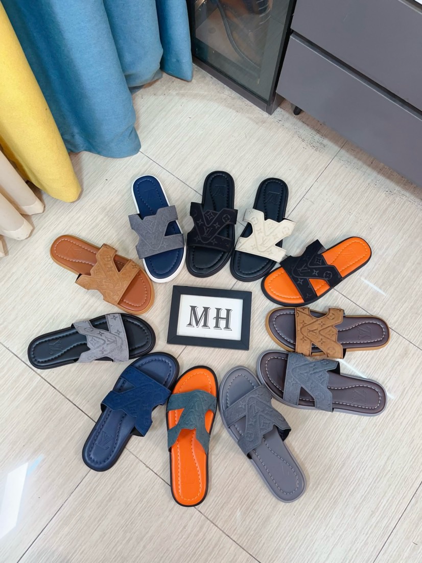 NO:834319,(LV-Louis Vuitton) New men's sandals, high-end boutique, exquisite embossed logo decoration on the upper, fine workmanship, super soft soles, casual, loose and comfortable, a must-have in summer!  nsize38-44,,louis vuitton,louis vuitton,slippers19860909（lv-路易威登）新品男士凉拖鞋,高端精品,鞋面精致压花logo装饰,精细做工,鞋底超软,休闲宽松舒适型,夏季必入哦！nsize38-44,,louis vuitton,louis vuitton,slippers,Men's shoes