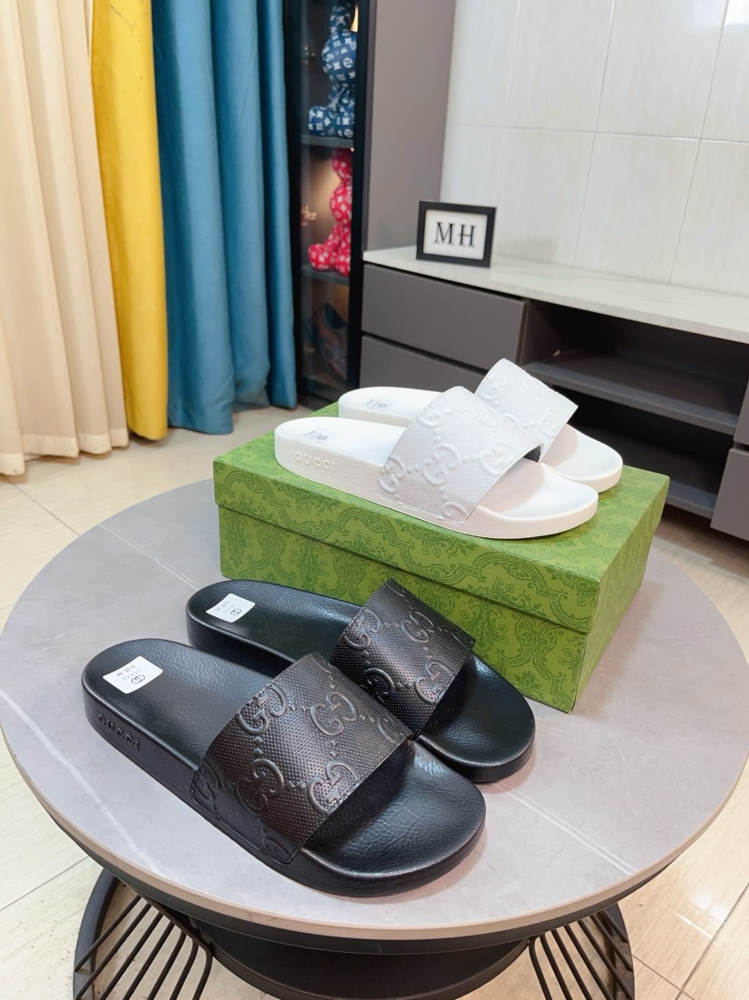 NO:930324,[gucci] High-end men's summer slippers, upper material is first-layer cowhide with brand logo embossed on it, private molded outsole, perfect details, showing the style of a big brand, casual, loose and comfortable, high-quality boutique, a must-have in summer!  nsize male 38-44,45,46 can be customized,,gucci,slippers,cowhide19860909【gucci】家高端男士夏季拖鞋,鞋面材质头层牛皮压印品牌logo,私模大底,细节完美,尽显大牌风范,休闲宽松舒适型,高品质精品,夏季必入哦！nsize男38-44,45,46可以定做,,gucci,slippers,cowhide,Men's shoes
