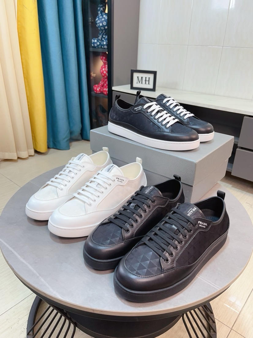 NO:852653,High-quality new Prada (Prada) counters are on the market simultaneously. New men's shoes and fabrics are selected from imported mesh with glue-spraying technology. Imported cowhide lining. High-end open-molded non-slip rubber outsole, exquisite lines, simple and elegant, comfortable and high-end for leisure travel. Size: 38 to 44,, prada, prada, cowhide19860909高品质新款prada(普拉达)专柜同步上市, 新款男鞋、面料精选进口面网配滴胶工艺.进口牛皮内里.高端开模防滑橡胶大底,精美线条、简约大气,上脚舒服上挡次、休闲旅游.码数:38一44,,prada,prada,cowhide,Men's shoes