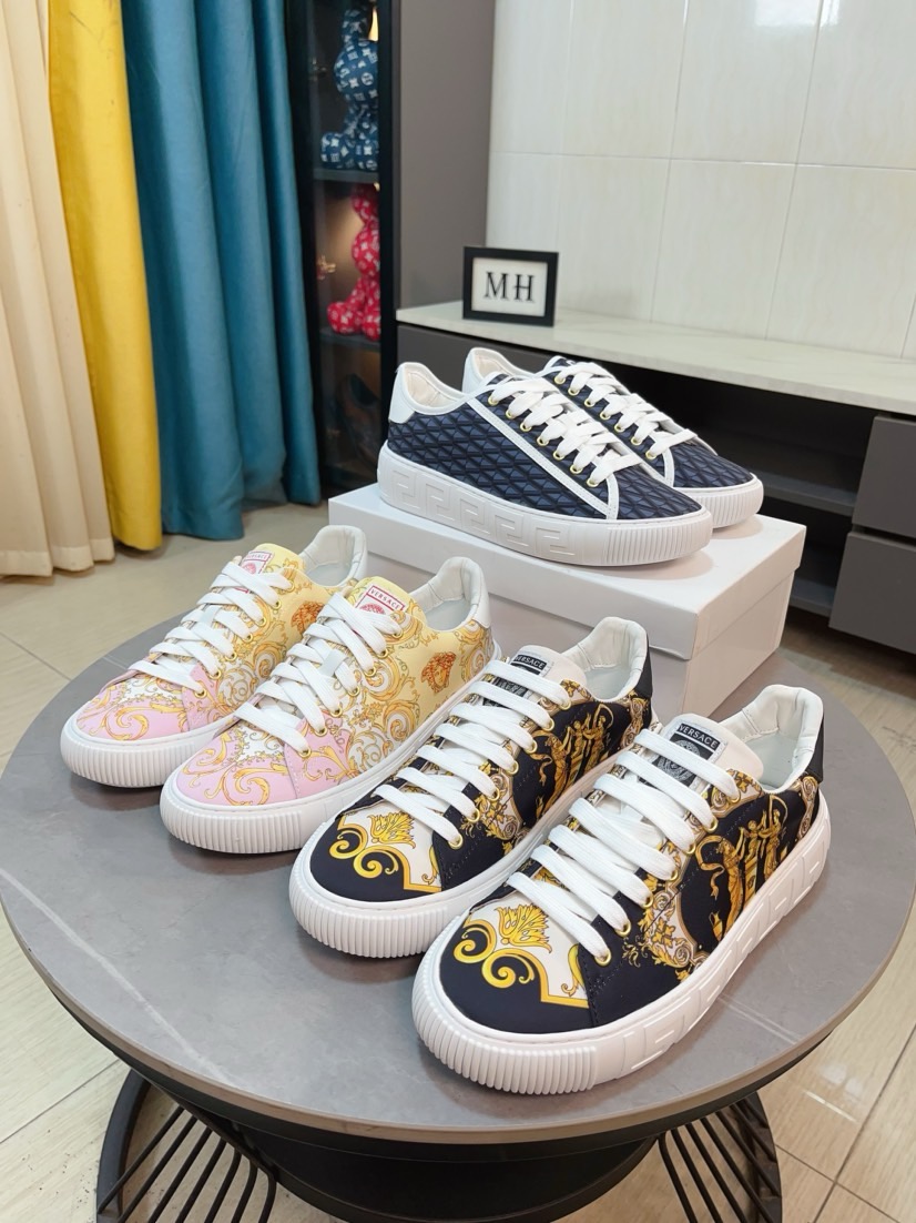 NO:829497,Versace (Versace) genuine purchasing agent level, imported original materials, imported original breathable mesh fabrics, fashionable glue LOGO film inside the mesh, printed pattern feet, sports and leisure style, original counter quality, original twist-type rubber combination foam rubber outsole (soft and comfortable) 36-44, 45, 46 customized,,versace,versace19860909Versace (范思哲）正品代购级别,进口原版料,进口原版透气网布面料,网布内里时尚滴胶LOGO胶片搭配,印花图案垫脚,运动休闲风格,原版专柜品质,原版麻花型橡胶组合发泡橡胶大底底（柔软舒适）36-44,45,46定做,,versace,versace,Men's shoes
