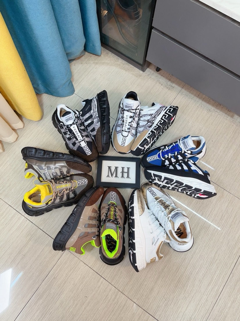 NO:829511,Versace (Versace) genuine purchasing agent level, imported original materials, imported original breathable mesh fabrics, fashionable glue LOGO film inside the mesh, printed pattern feet, sports and leisure style, original counter quality, original twist-type rubber combination foam rubber outsole (soft and comfortable) 36-44, 45, 46 customized,,versace,versace19860909Versace (范思哲）正品代购级别,进口原版料,进口原版透气网布面料,网布内里时尚滴胶LOGO胶片搭配,印花图案垫脚,运动休闲风格,原版专柜品质,原版麻花型橡胶组合发泡橡胶大底底（柔软舒适）36-44,45,46定做,,versace,versace,Men's shoes