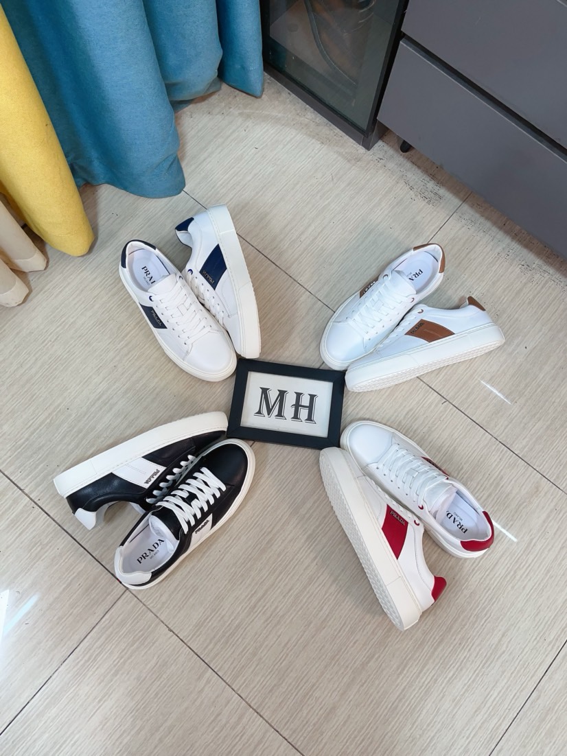 NO:831231,Prada's luxurious and fashionable high-end products. The perfect last shape and top-notch handcrafting make this shoe immediately create a strong aristocratic atmosphere. Imported first-layer cowhide with brogue carving craftsmanship, leather lining, French imported leather shoes special rubber combination outsole color, mysterious black, code number 38~44, prada, prada, cowhide19860909普拉达〈prada〉奢华时尚的高端产品完美的楦型加上顶级的手工制作,使得本款鞋子立马形成了一股浓郁的贵族气息.进口头层牛皮搭配布洛克雕花工艺真皮内里法国进口皮鞋专用橡胶组合大底颜色神秘黑码数38～44,,prada,prada,cowhide,Men's shoes