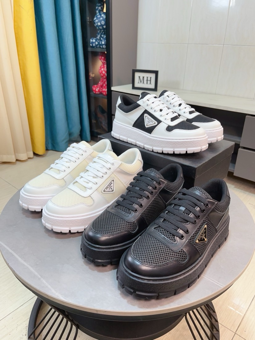 NO:832022,Prada (Prada) counters are launched at the same time. New men's shoes and fabrics are selected from imported mesh with glue-spraying technology. Imported cowhide lining. High-end molded anti-slip rubber outsole, exquisite lines, simple and elegant, comfortable and high-end for leisure and travel. Size: 38 to 44, prada, prada, cowhide19860909prada(普拉达)专柜同步上市, 新款男鞋、面料精选进口面网配滴胶工艺.进口牛皮内里.高端开模防滑橡胶大底,精美线条、简约大气,上脚舒服上挡次、休闲旅游.码数:38一44,,prada,prada,cowhide,Men's shoes