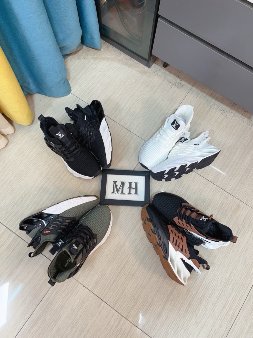 NO:832028,LV styles are novel and fashionable, and the uppers are made of imported cowhide + LV special materials!  Super trendy design!  It’s eye-catching!  The leather is soft, delicate, shiny and translucent, showing the ultimate hand-made craftsmanship, and the leather lining and upper foot are soft, comfortable and breathable!  Size38-44,,louis vuitton,cowhide19860909LV款式新颖时尚,鞋面采用进口牛皮+ LV专用材料！超潮设计！让人眼前一亮！皮质柔软细腻光泽透亮,彰显极致纯手工工艺,皮里上脚柔软舒适透气！Size38-44,,louis vuitton,cowhide,Men's shoes