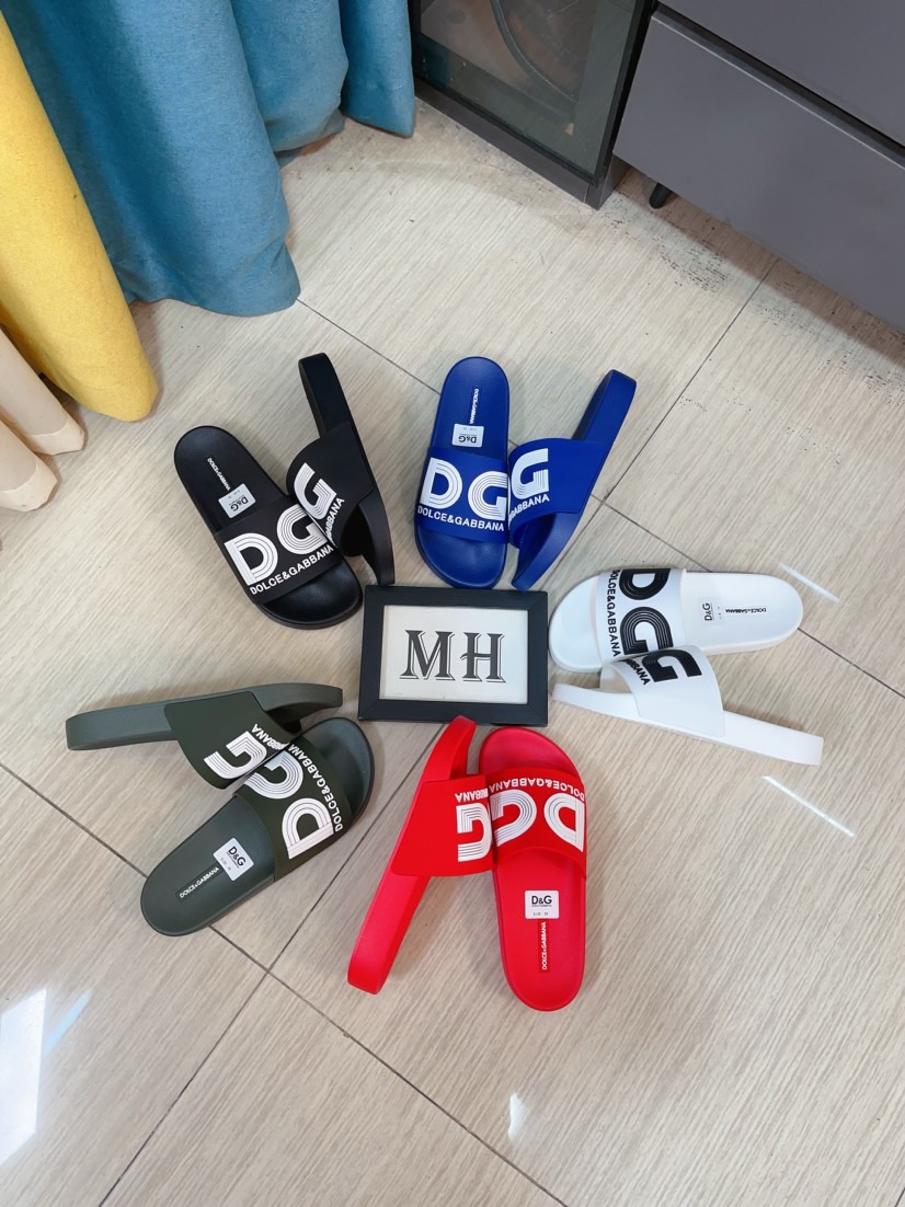 NO:832951,(dg) New men's slippers, high-end boutique, leather puff upper with exquisite embossed logo decoration, fine workmanship, super soft sole, casual, loose and comfortable, a must-have in summer!  nsize38-44,,slippers,cowhide19860909（dg）新品男士拖鞋,高端精品,牛皮泡芙鞋面精致压花logo装饰,精细做工,鞋底超软,休闲宽松舒适型,夏季必入哦！nsize38-44,,slippers,cowhide,Men's shoes