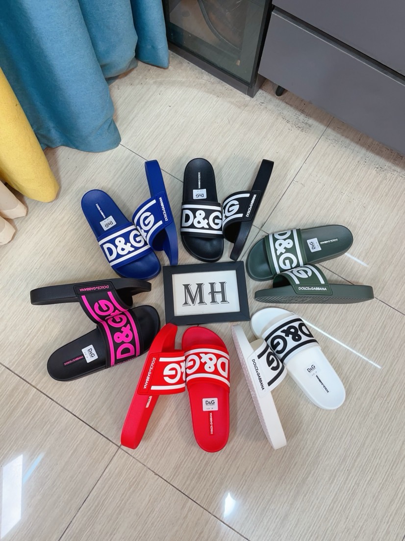 NO:886455,(dg) New men's slippers, high-end boutique, leather puff upper with exquisite embossed logo decoration, fine workmanship, super soft sole, casual, loose and comfortable, a must-have in summer!  nsize38-44,,slippers,cowhide19860909（dg）新品男士拖鞋,高端精品,牛皮泡芙鞋面精致压花logo装饰,精细做工,鞋底超软,休闲宽松舒适型,夏季必入哦！nsize38-44,,slippers,cowhide,Men's shoes