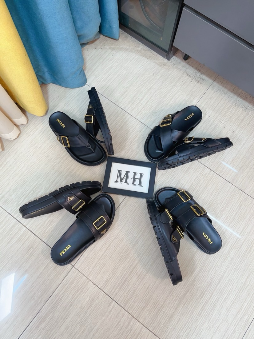 NO:887509,[PRADA] Prada - Top Slippers Purchasing Agent, Men's Spring and Summer Slippers Counter Synchronization, Italian imported cowhide uppers, logo graphics and high-quality craftsmanship, original soles specially provided by the original factory, exclusive movable molded soles are super comfortable, original factory follow-up orders, high quality, you can enter and leave the counter at will, multiple colors are available, welcome to compare, code number 38-44 (45 customized, prada, prada, slippers, cowhide19860909【PRADA】普拉达-拖鞋顶级代购 男士春夏拖鞋专柜同步 鞋面意大利进口牛皮搭,标志图形高品质工艺,鞋底原厂特供原版底,独家活动成型底超级舒适,原厂跟单货,高品质,可随意进出专柜,多色可选,欢迎对比,码数38-44（45定制,,prada,prada,slippers,cowhide,Men's shoes