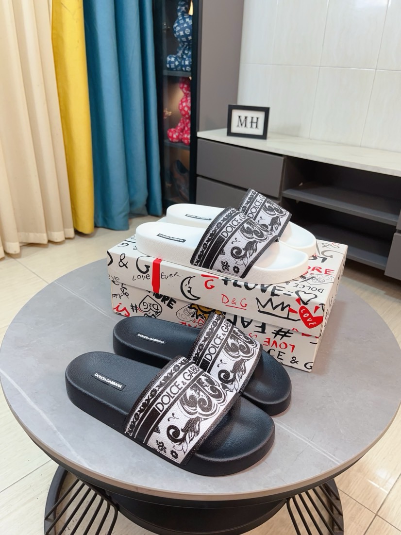 NO:898039,(dg) New men's slippers, high-end boutique, leather puff upper with exquisite embossed logo decoration, fine workmanship, super soft sole, casual, loose and comfortable, a must-have in summer!  nsize38-44,,slippers,cowhide19860909（dg）新品男士拖鞋,高端精品,牛皮泡芙鞋面精致压花logo装饰,精细做工,鞋底超软,休闲宽松舒适型,夏季必入哦！nsize38-44,,slippers,cowhide,Men's shoes