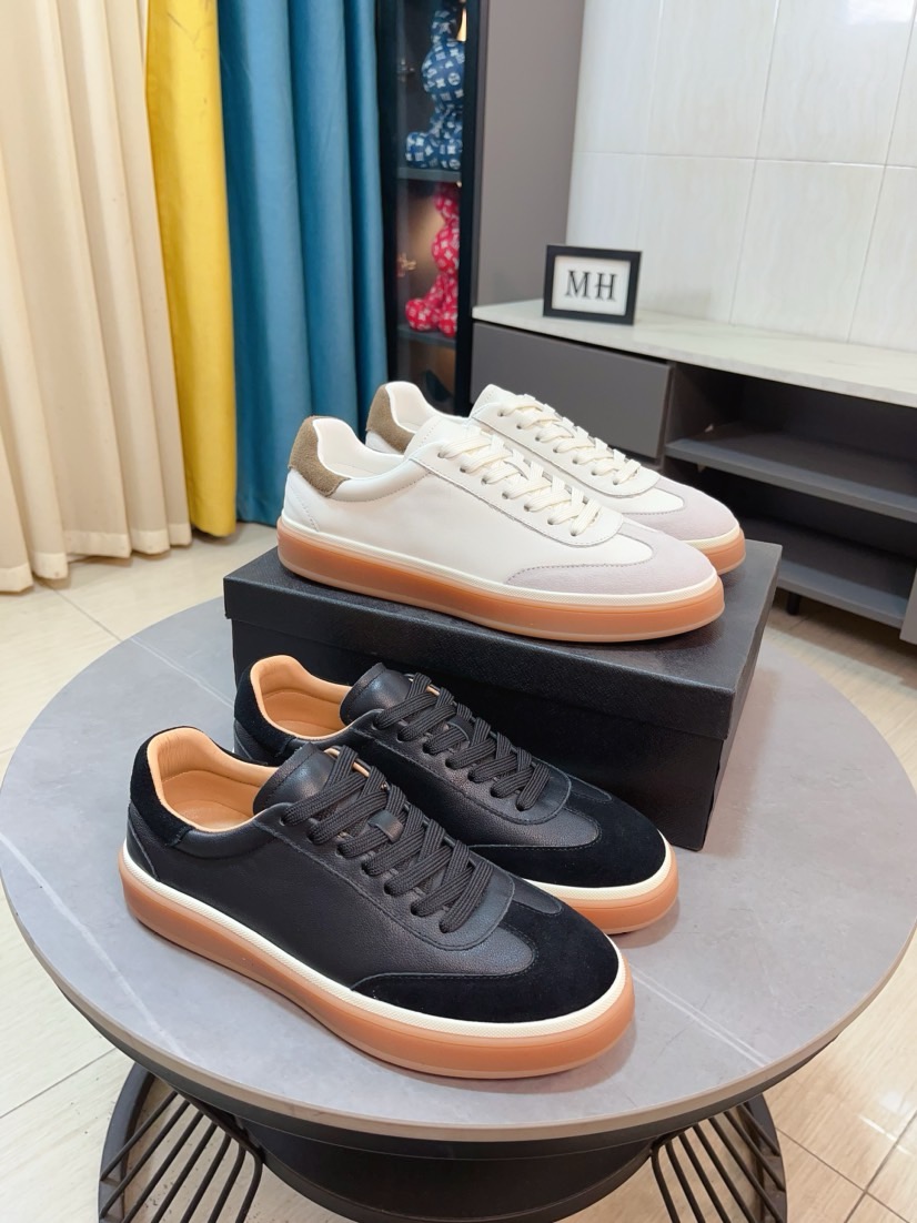 NO:851928,Prada's luxurious and fashionable high-end products. The perfect last shape and top-notch handcrafting make this shoe immediately create a strong aristocratic atmosphere. Imported first-layer cowhide with brogue carving craftsmanship, leather lining, French imported leather shoes special rubber combination outsole color, mysterious black, code number 38~44, prada, prada, cowhide19860909普拉达〈prada〉奢华时尚的高端产品完美的楦型加上顶级的手工制作,使得本款鞋子立马形成了一股浓郁的贵族气息.进口头层牛皮搭配布洛克雕花工艺真皮内里法国进口皮鞋专用橡胶组合大底颜色神秘黑码数38～44,,prada,prada,cowhide,Men's shoes