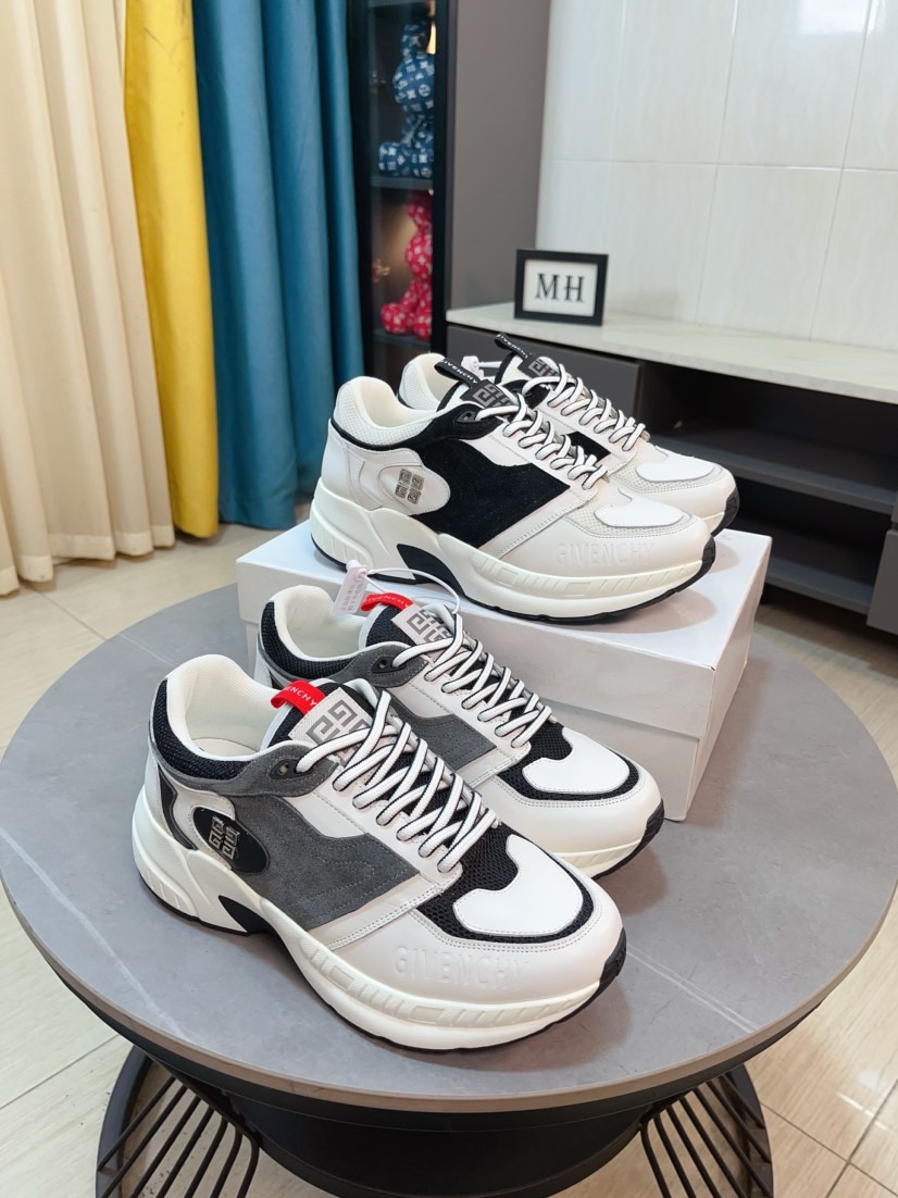 NO:853385,'GIVENCHY' · Givenchy · High-end version. The upper is made of Italian imported brand logo printed fabric for a luxurious look. The sheepskin lining is double-layered for comfortable foot feel. The sole is made of original air-cushion Tup foam outsole. It is light and comfortable. You can go in and out of the store at will. Number of sizes is 38 to 44. Counter packaging,,givenchy,givenchy,sheepskin19860909《GIVENCHY》·纪梵希 ·高端版本 专柜同步发售鞋面意大利进口品牌logo印花布匹尽显奢华,羊皮内里加上双层组合,脚感舒适,鞋底原厂特供气垫tup发泡大底,轻便,舒适,随意进出专柜 码数38到44,专柜包装,,givenchy,givenchy,sheepskin,Men's shoes