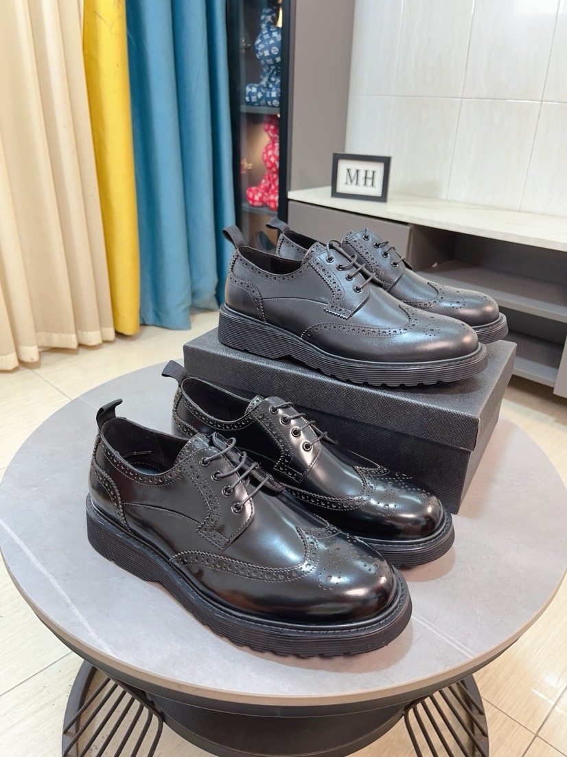 NO:885553,[High-end quality PRADA] High-quality hot-selling Prada leather shoes, the trendy hot-selling style, original open-edge beads on the upper, cowhide lining + cowhide feet, very comfortable on the feet, original open-molded air cushion outsole, size 39-44, 38 45 46 customized,, prada, prada, cowhide19860909【高端品质 PRADA】高品质 爆款 普拉达皮鞋潮流爆款,鞋面原版开边珠,牛皮内里+牛皮垫脚,上脚非常舒服,原版开模气垫大底, 码数39-44,38 45 46定做,,prada,prada,cowhide,Men's shoes