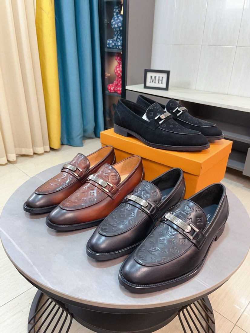 NO:888582,'Lv' The latest popular casual business leather shoes, the top brand [Seduce] Luxury~Purchasing agent, [Strong] The upper is made of imported open edge beads with printed original material and genuine leather lining () with fine workmanship. The original fashionable and stylish soft rubber wear-resistant and non-slip outsole is light and comfortable on the foot. The real thing looks better when photographed in person. 38-44, 45 46 can be customized, louis vuitton19860909《 Lv》 最新爆款休闲商务皮鞋,顶端品牌[勾引]奢侈～代购,[强]鞋面選用进口开边珠搭配印花原版材质真皮内里（）精细做工.原版个性时尚柔软橡膠耐磨防滑大底,上脚轻巧舒适,实物拍摄實物更好看,38-44,45 46可定做,,louis vuitton,Men's shoes