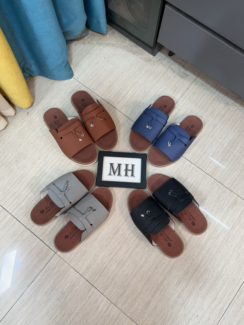 NO:954583,Loro Piana, LP's popular spring and summer slippers are synchronized with the new counters. The uppers are imported cowhide fabrics from Italy. High-quality splicing technology. The original soles are specially provided by the original factory. The exclusive molded soles are super comfortable. Original factory follow-up orders. High quality. You can enter and exit the counter at will. You are welcome to compare. The code number is 38-44, loro piana, loro piana, slippers, cowhide.19860909Loro Piana 诺悠翩雅 ,LP 炸街男神春夏拖鞋新品专柜同步,鞋面意大利进口牛皮面料,高品质拼接工艺,鞋底原厂特供原版底,独家活动成型底超级舒适,原厂跟单货,高品质,可随意进出专柜,欢迎对比,码数 38-44,,loro piana,loro piana,slippers,cowhide,Men's shoes