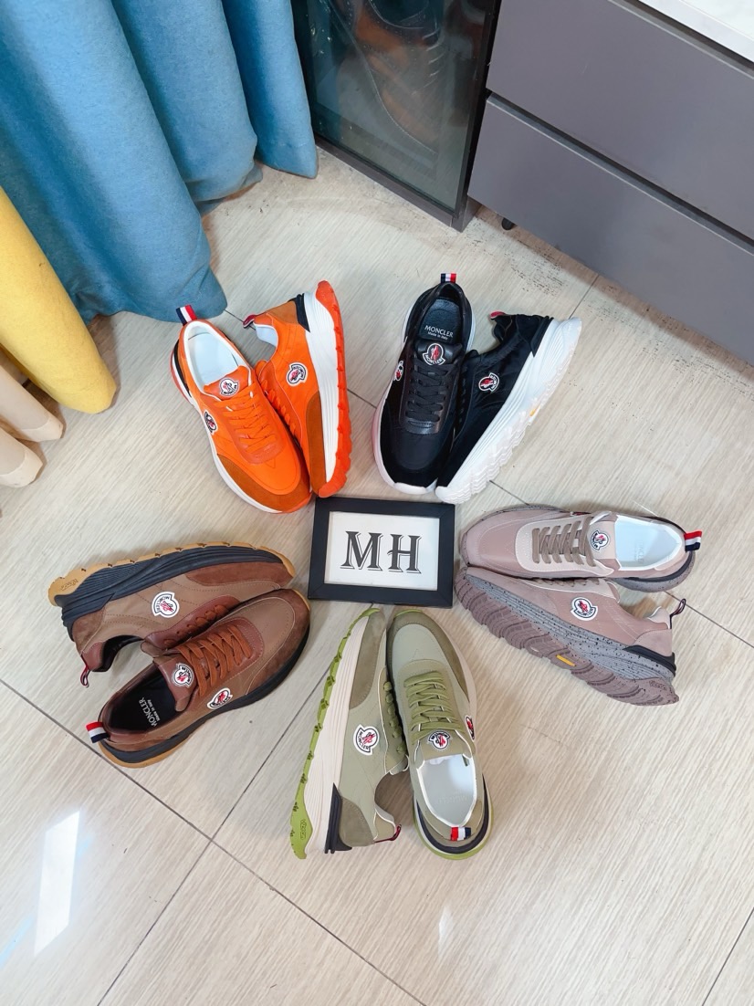 NO:956488,[MONCLER] Same style as the official website. High-quality men's shoes. Customized calfskin material. Genuine leather breathable lining. Genuine leather insole. Original open-mold non-slip outsole style. Men's casual sports shoes. Lace-up men's shoes series. European and American trend style. Casual matching. Comfortable feet. Standard male size 38-44, Moncler, sneakers, cowhide.19860909【MONCLER】蒙口、官网同款 高品质男鞋 材料定制小牛皮 真皮透气内里真皮鞋垫 原版开模防滑大底款式类型男士休闲运动鞋 系带款男鞋系列 欧美潮流风格 随意搭配 脚感舒适、标准码男码38-44,,Moncler,sneakers,cowhide,Men's shoes