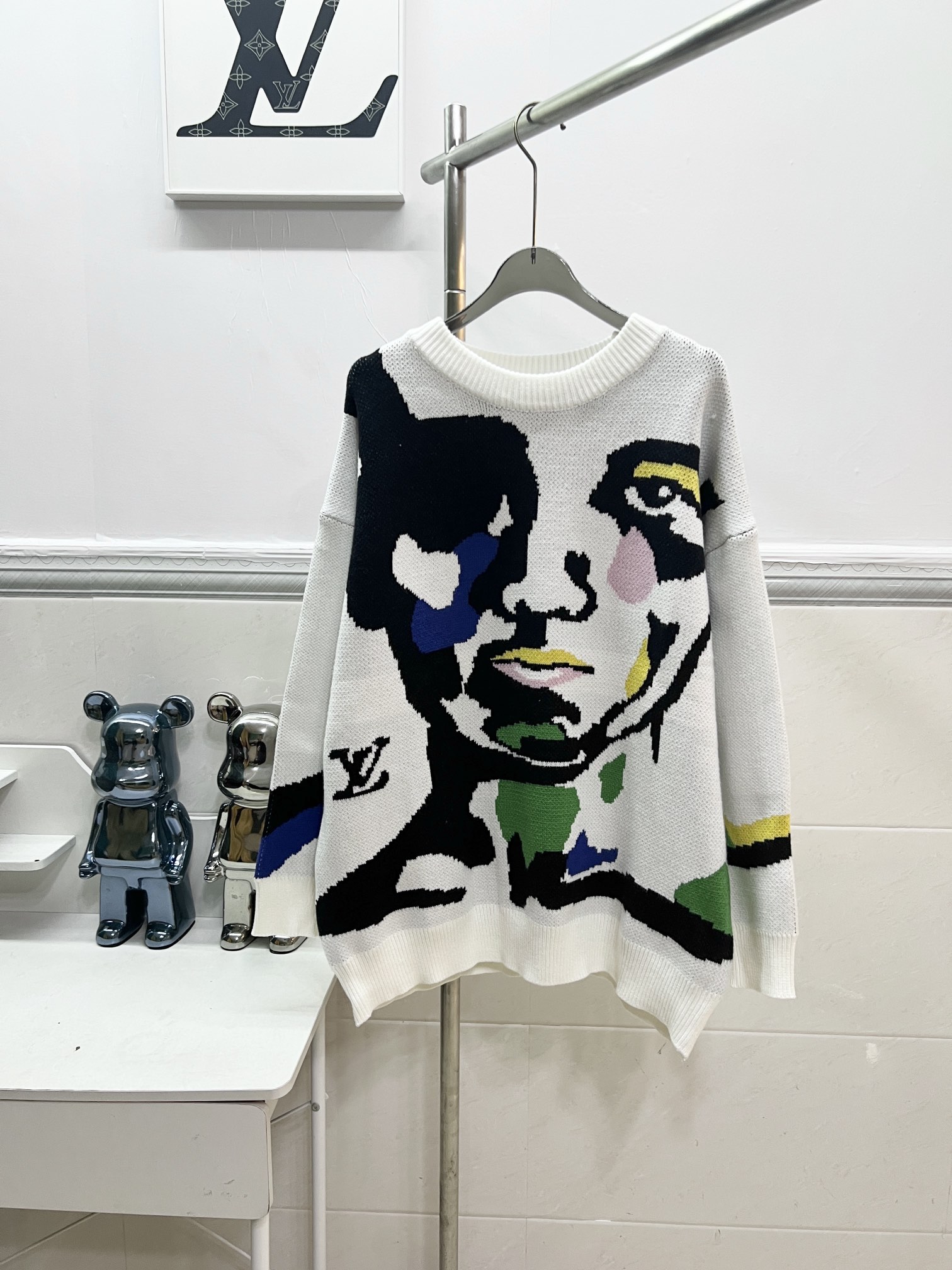 Louis Vuitton White Sweater with Os-Crop Design – DW Section R024 - 图片 1