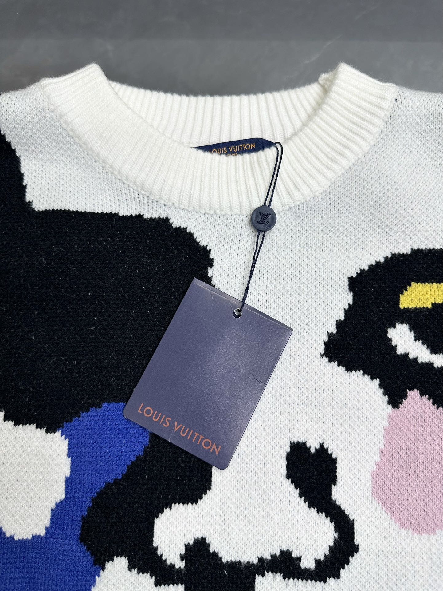 Louis Vuitton White Sweater with Os-Crop Design – DW Section R024 - 图片 7