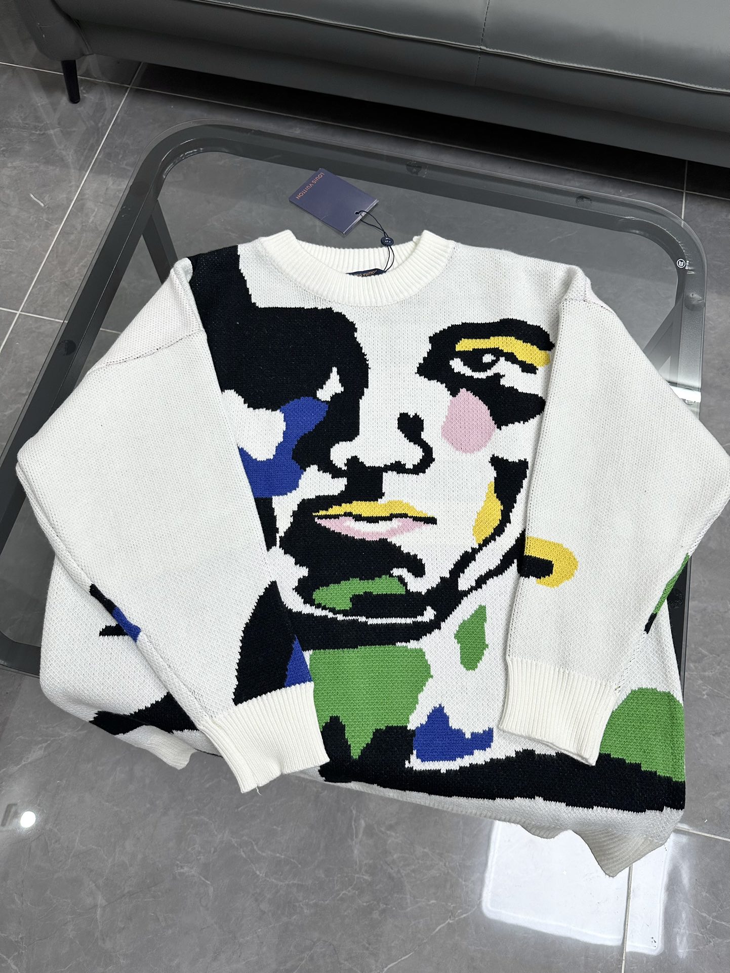 Louis Vuitton White Sweater with Os-Crop Design – DW Section R024 - 图片 5