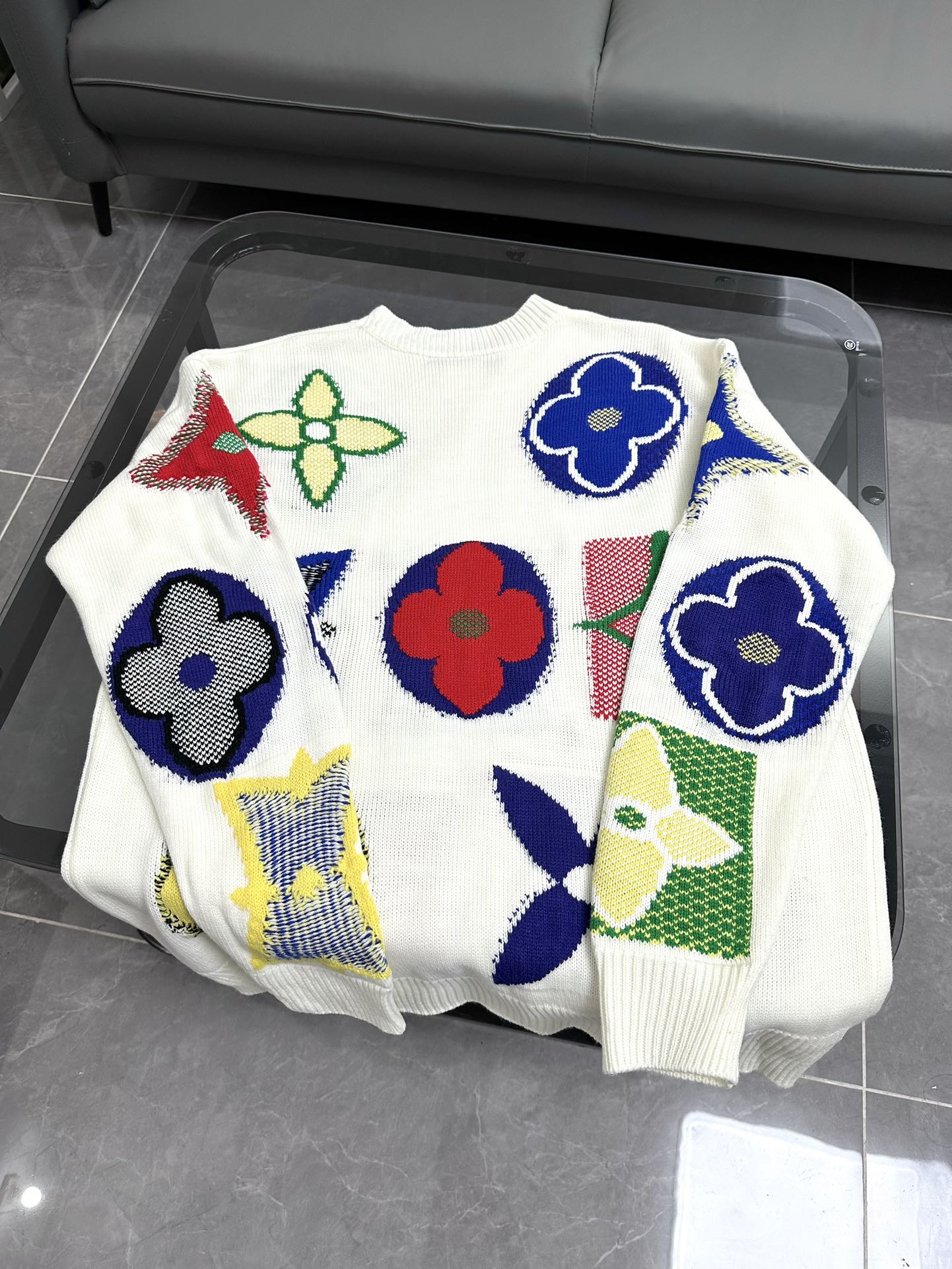 Louis Vuitton Classic Three-Flower Sweater in White, Sizes S-XL - 图片 6