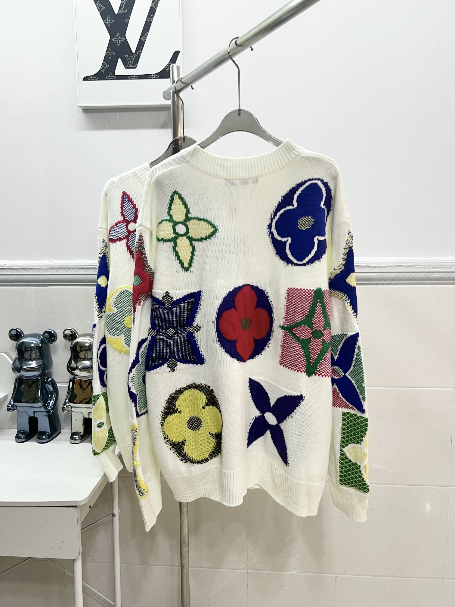 Louis Vuitton Classic Three-Flower Sweater in White, Sizes S-XL - 图片 4