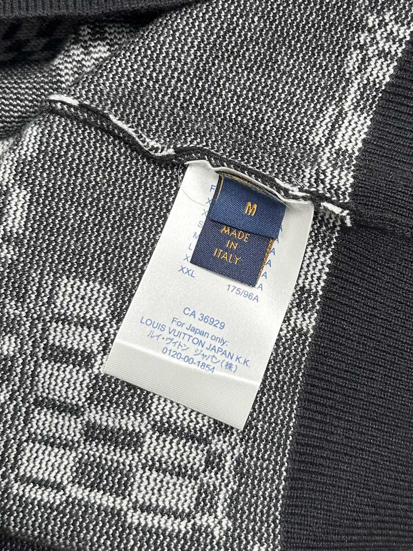 Louis Vuitton Chessway Sweater: Stylish Black Striped Design, Various Sizes Available. - 图片 9