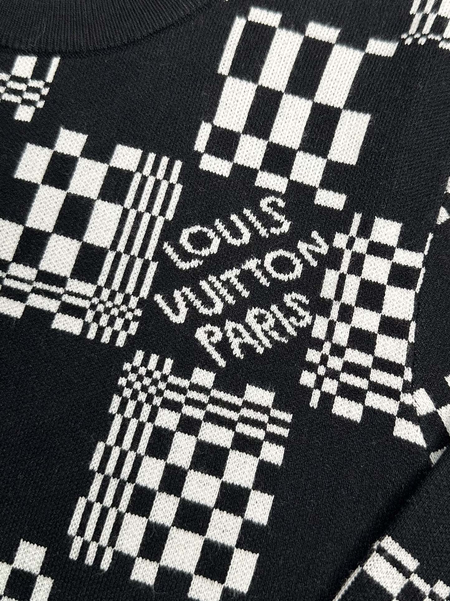 Louis Vuitton Chessway Sweater: Stylish Black Striped Design, Various Sizes Available. - 图片 7
