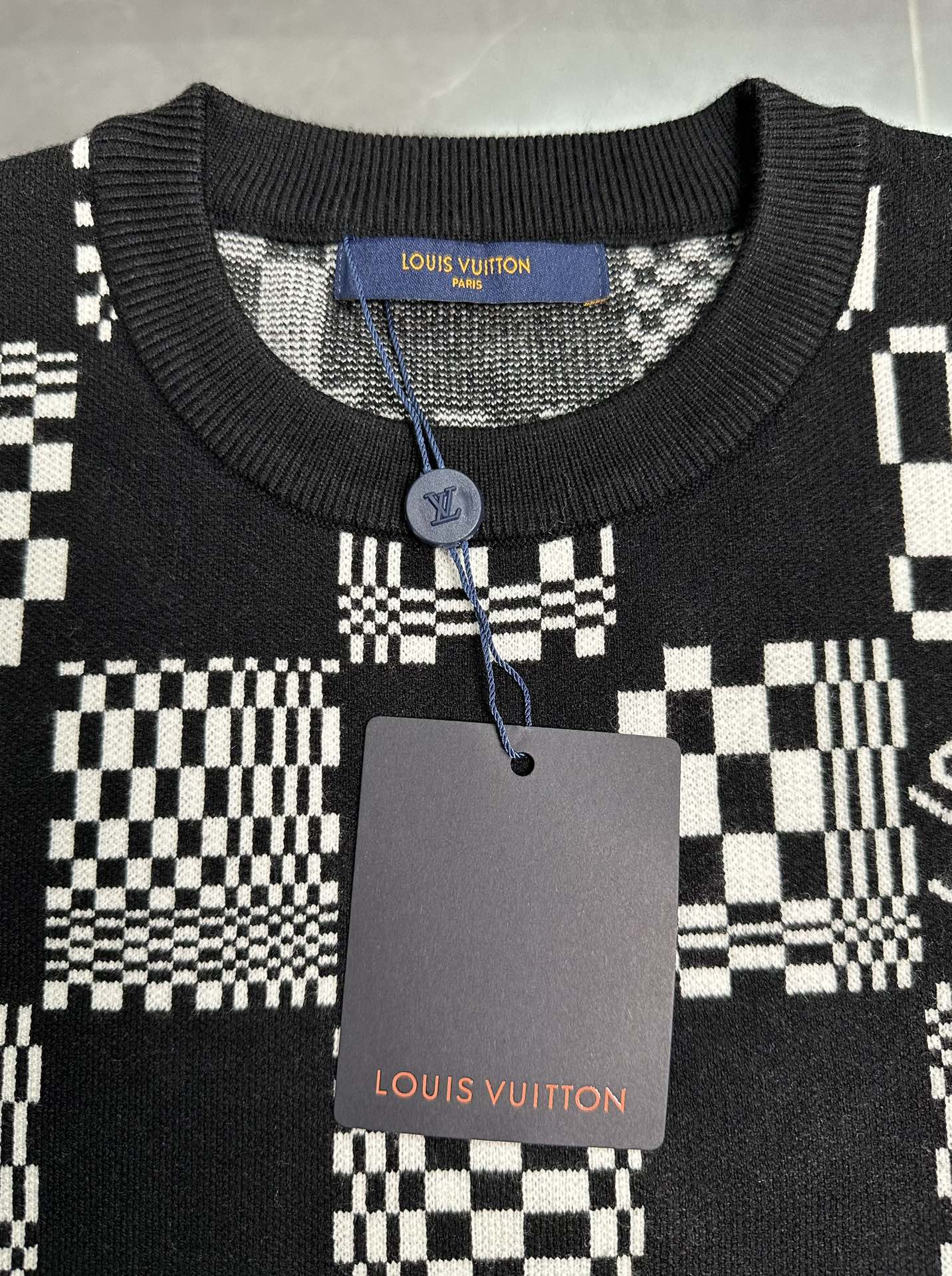 Louis Vuitton Chessway Sweater: Stylish Black Striped Design, Various Sizes Available. - 图片 6