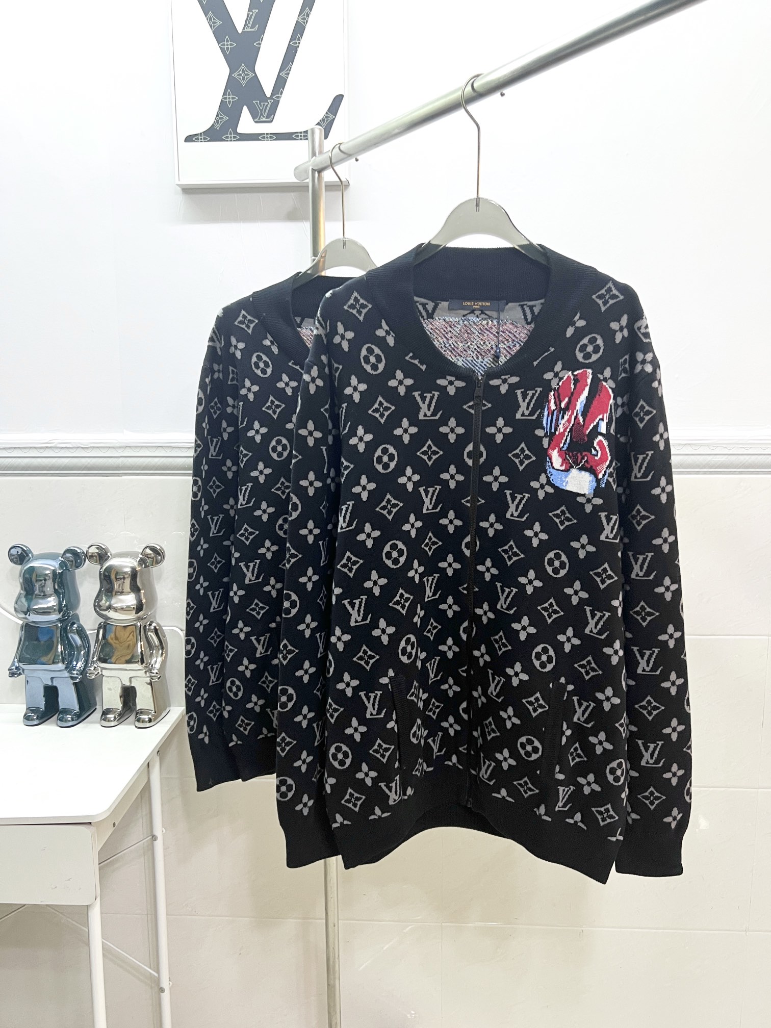 Louis Vuitton Knitted Jacket with Flower-Laying Technique in Black, Size S-XL - 图片 3
