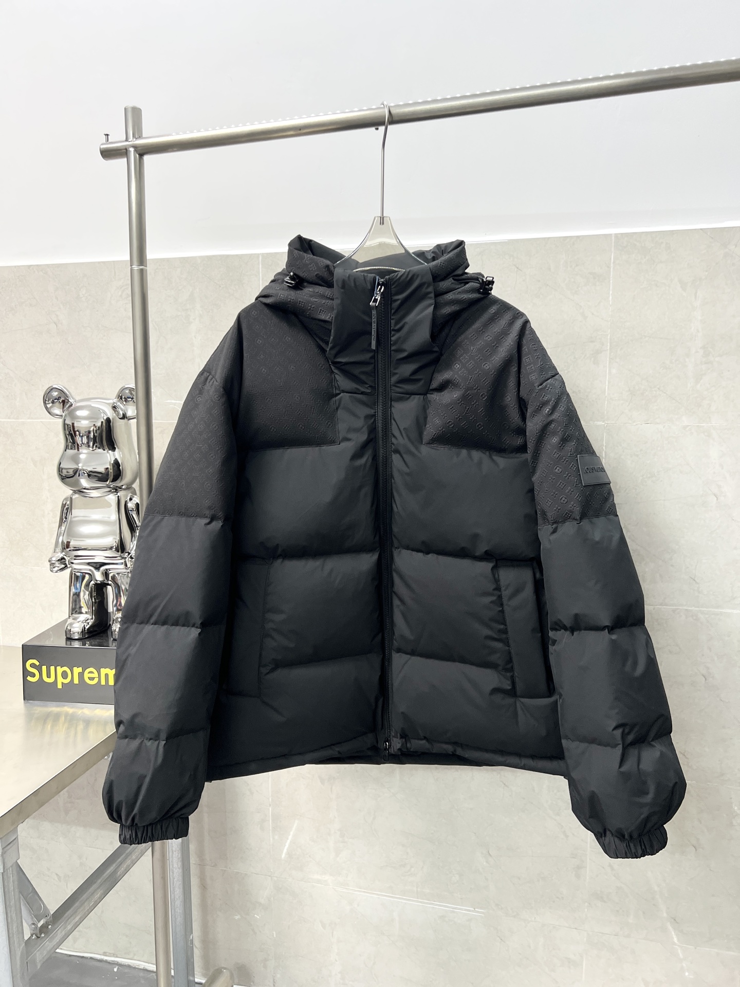 P490 Louis Vuitton24 nueva chaqueta de plumas con relieve tridimensional, llena de accesorios con cremallera personaliz…