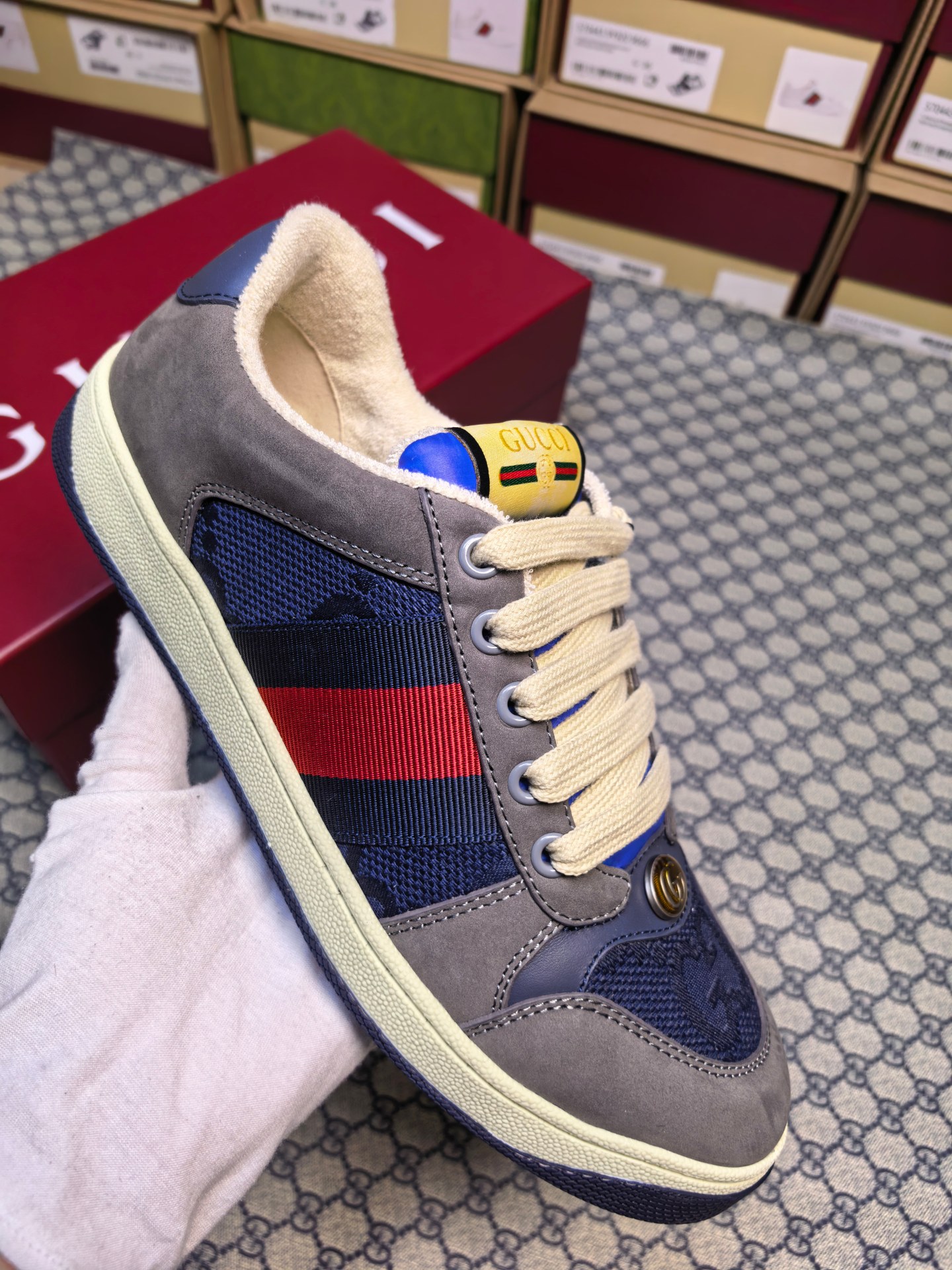 出厂价350 【高版本】GUCCI古驰休闲运动蓝大G小脏鞋
擦色牛皮面料，手工做旧效果！ 
原版毛巾布里，细腻柔软、舒适透气
私模钢印双色原版TPU大底(下层宽，上层窄) 区分市场不对版大底
面料、材质、大底，细节对比
SIZE: 34-41、38-45正码（女款34、41男款38、45定做不退不换）(女款色系男款需要定制男款色系女款要定做不退不换)
