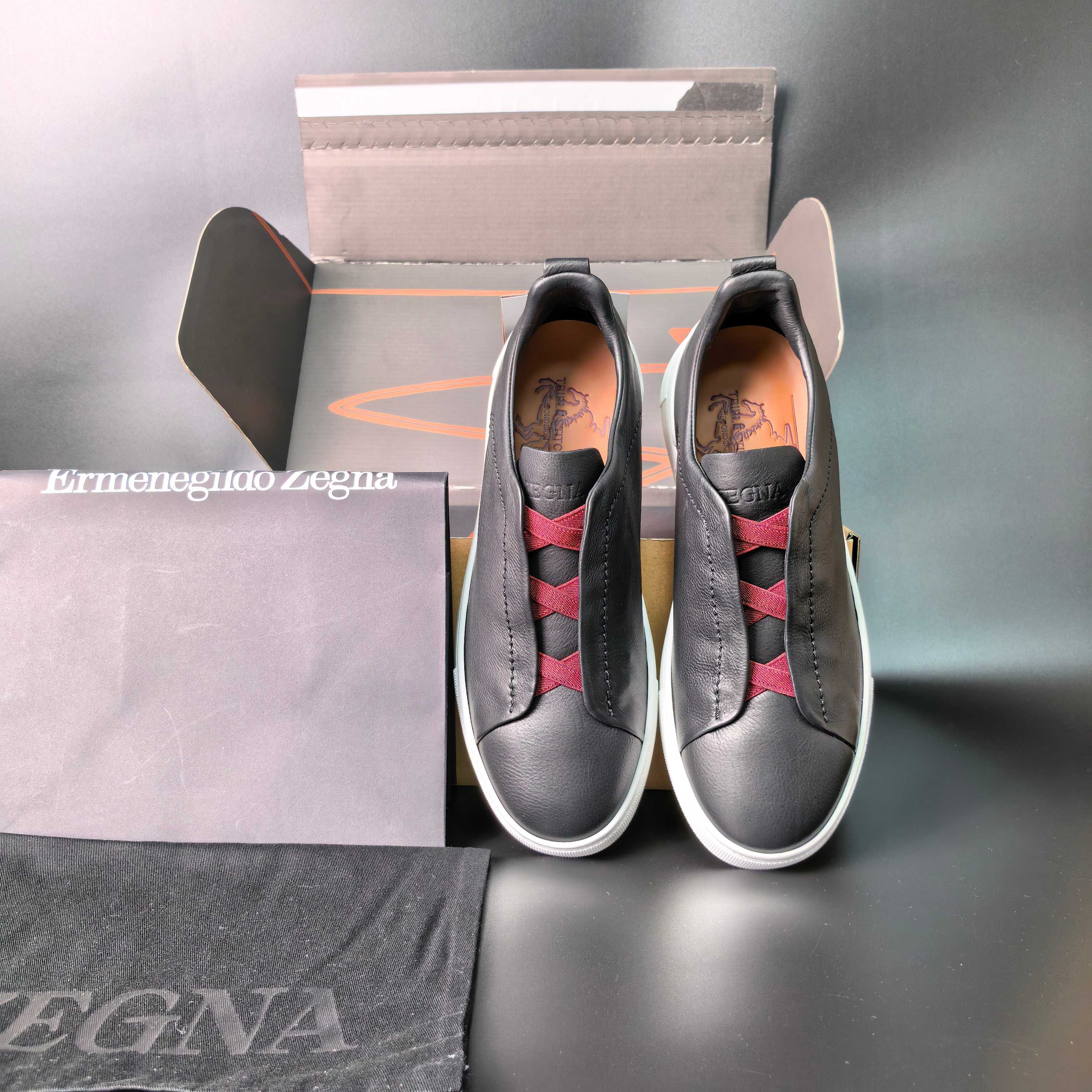 NO:886106,Dongguan freight cow model Zegna's latest official outsole [ZEGNA] Z Z men's sports and leisure shoes, regular size 38 to 46 (4-12) (men's 38, 45, 46 custom-made, non-returnable and non-exchangeable) Zegna's classic sports and leisure shoes, the perfect fusion!  Simple style, soft and light!  Unique branded elastic band design!  The fabric is original fetal cow!  Calfskin lining with padding!  Latex push-back foot pads!  The midsole is copied across the country!  More breathable and comfortable!  TUP vacuum outsole!  goods!  Quality: Look closely at the detailed pictures, the texture is super strong!  But 11 can withstand various tests!  38,45,46 custom-made, non-refundable,,zegna,cowhide19860909东莞货胎牛款杰尼亚官方最新大底【ZEGNA】 Z Z男士运动休闲款 正码38一46(4－12）（男38 45 46定做不退不换） 杰尼亚经典运动休闲的完美融合鞋款！简约风格,柔软、轻便！独特品牌松紧带设计！面料原版胎牛！内里小牛皮附垫！乳胶回力垫脚！中底全拉邦复制！更加透气舒适！TUP抽真空大底！货！品质细看细节图,质感超强！可11经得起各种考验！38,45 丶46定做不退换,,zegna,cowhide,Men's shoes