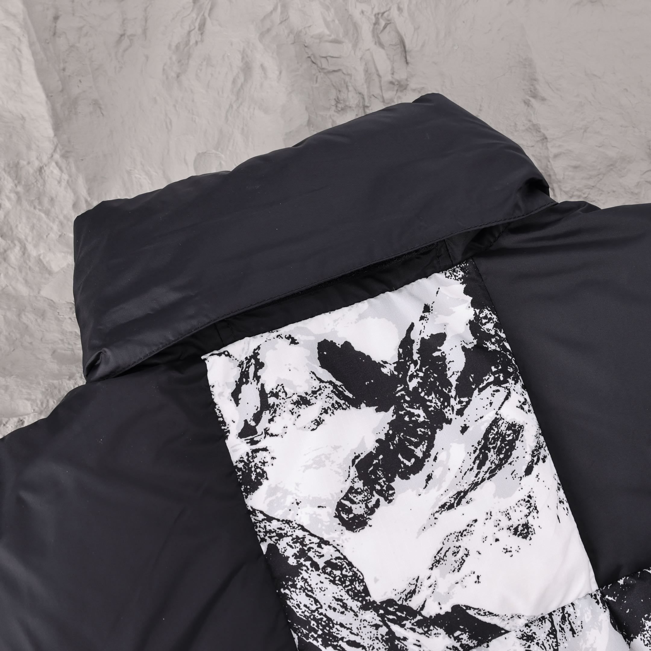 P北面雪山/3代经典羽绒服颜色/雪山尺码XS.S.M.L.XL.XXL.羽绒采用了800蓬的鹅绒填充回弹