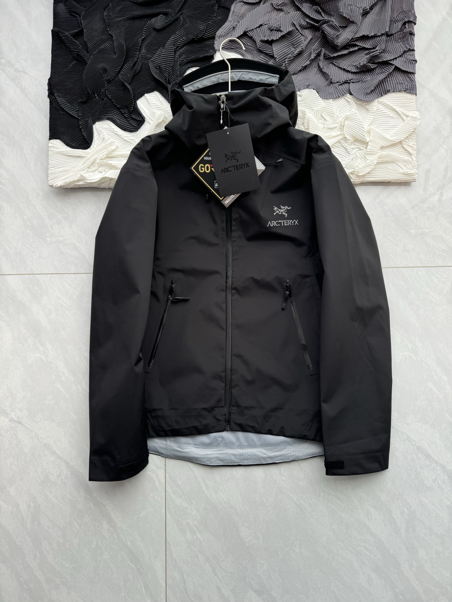 Arc'teryx Beta LT Gore-Tex Pro Jacket - Lightweight & Versatile for Urban & Outdoor 9 i1741682435782 9562 0 7