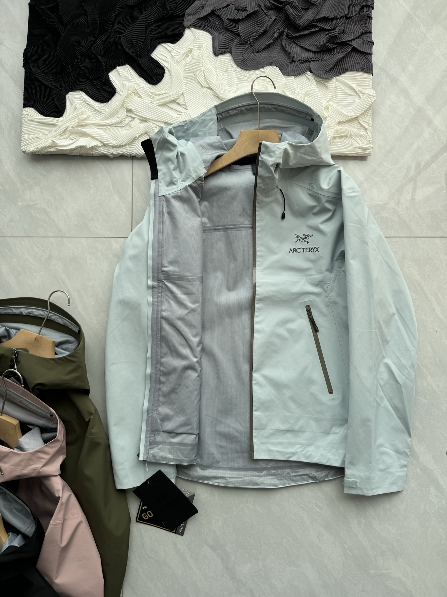 Arc'teryx Beta LT Gore-Tex Pro Jacket - Lightweight & Versatile for Urban & Outdoor 4 i1741682450807 584 0 2