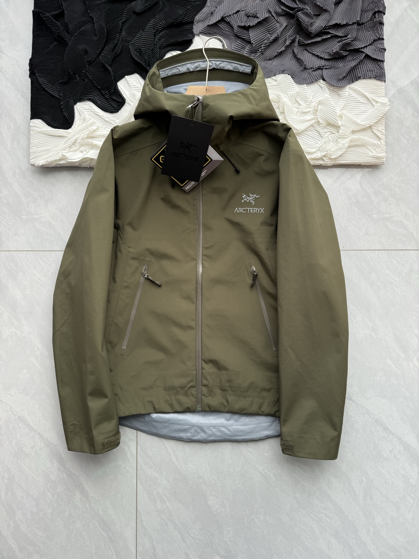 Arc'teryx Beta LT Gore-Tex Pro Jacket - Lightweight & Versatile for Urban & Outdoor 7 i1741682450810 1655 0 5
