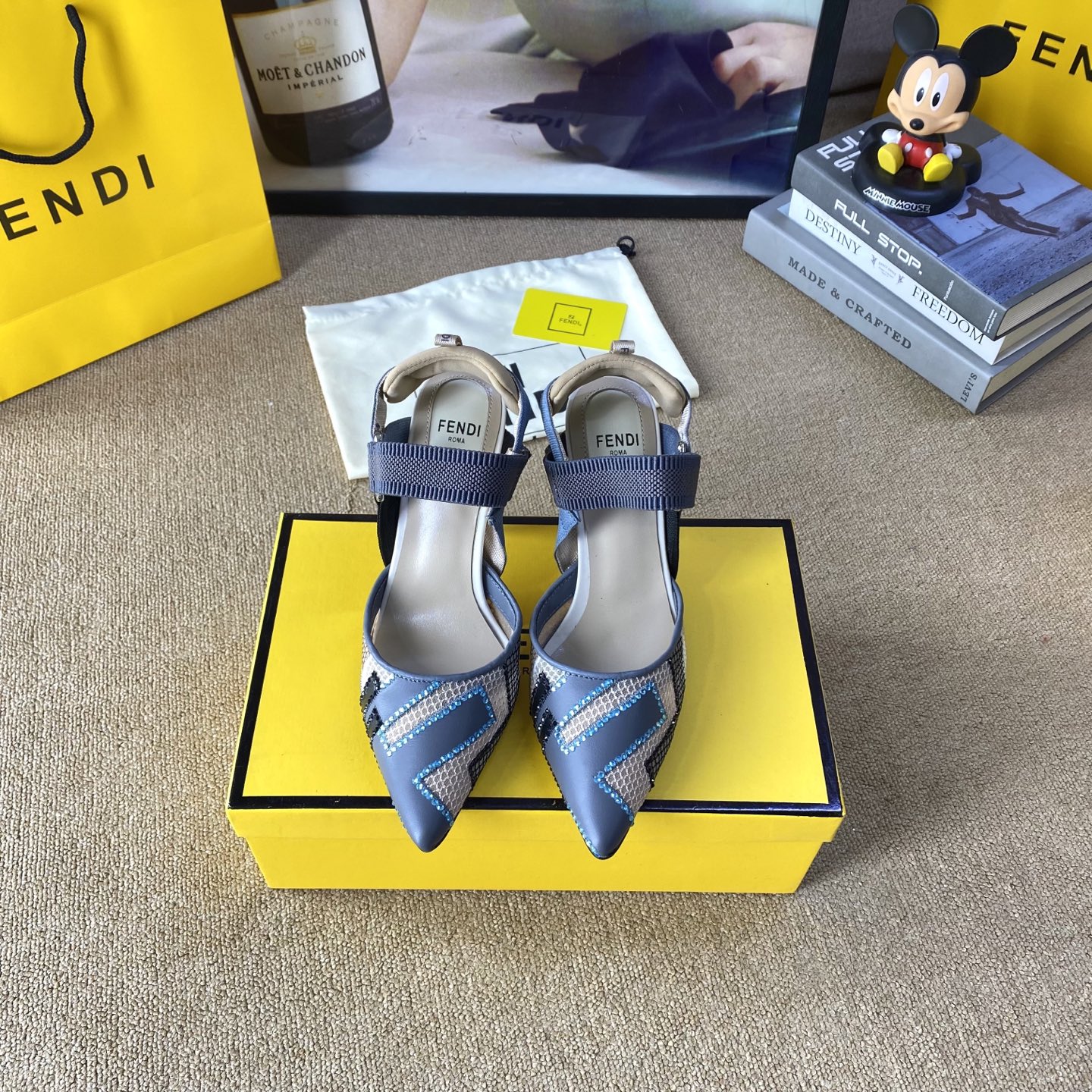 NO:250158,FENDI's latest hit model, size 35-40 (customized by 41, 42) genuine leather outsole, heel height 5.5/8.5., sandals, fendi, sandals, Leather soles19860909FENDI最新爆款 码数35-40（41、42定做) 真皮大底  跟高5.5/8.5.,凉鞋,fendi,sandals,Leather soles,Women's Shoes
