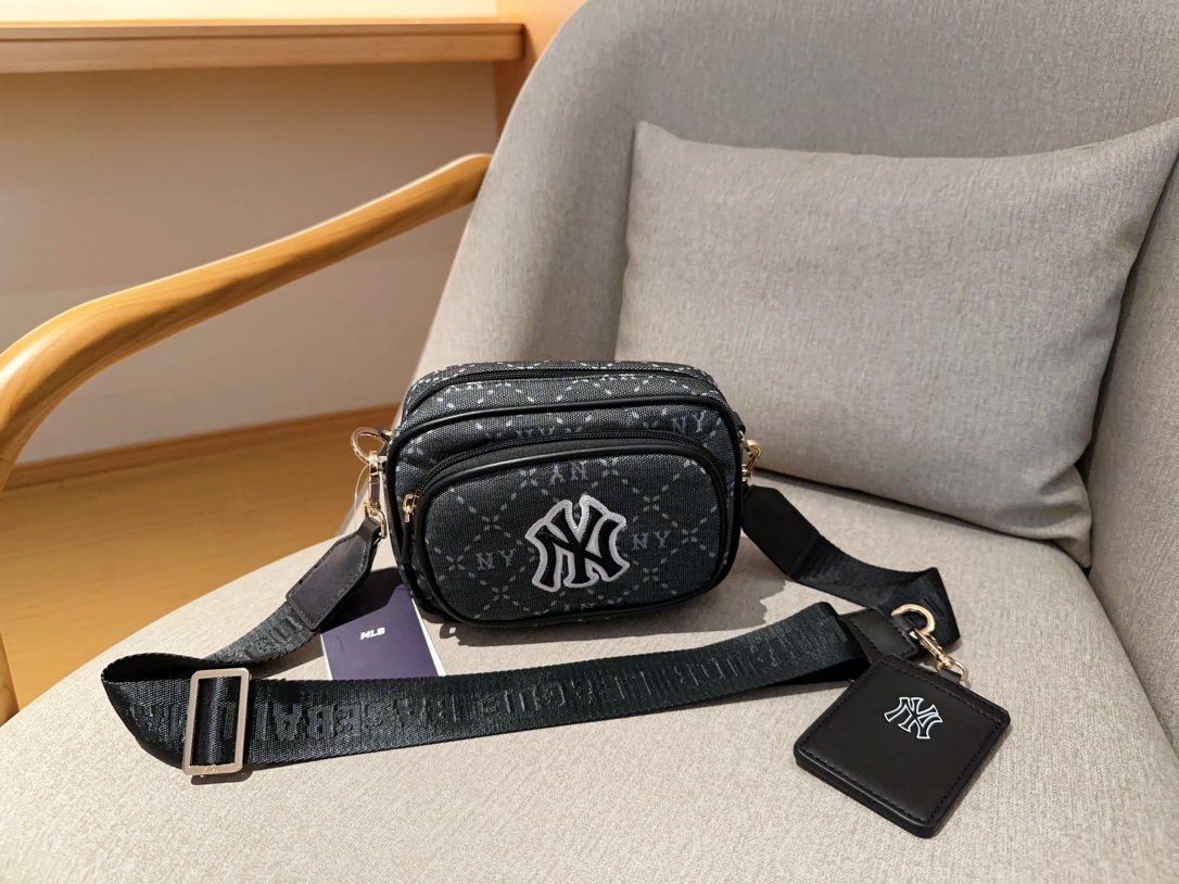 New York Yankees Fake
 Camera Bags Printing