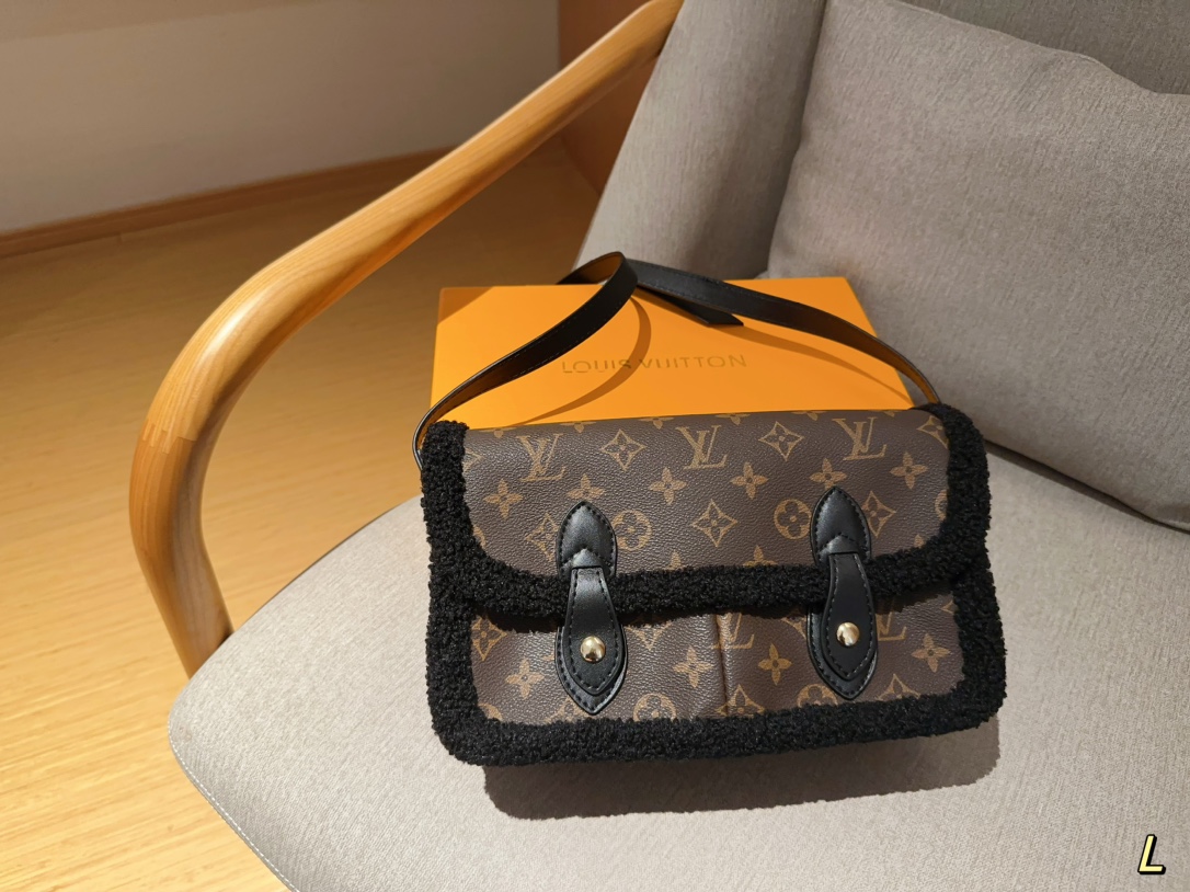 Louis Vuitton High
 Messenger Bags Lambswool