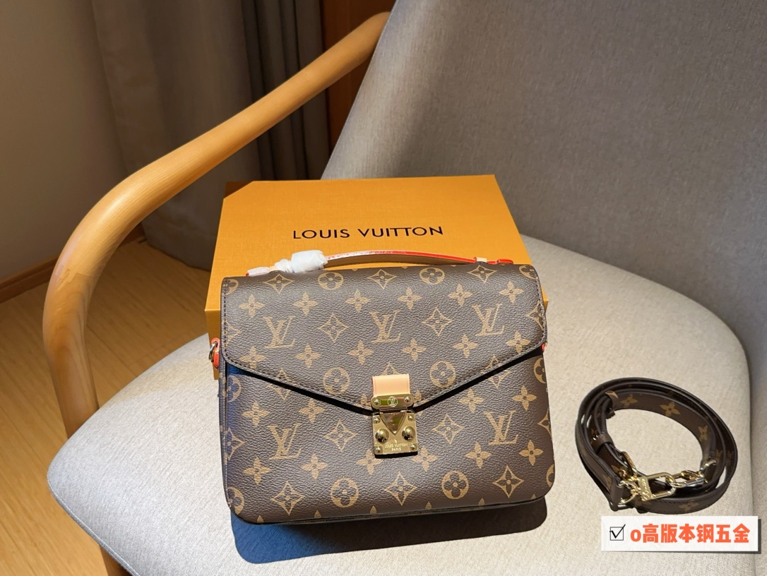 Louis Vuitton LV Pochette MeTis Messenger Bags