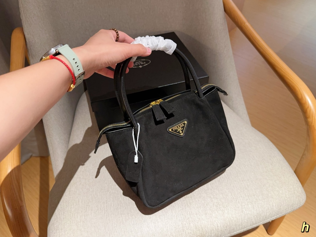 Prada Sacs À Bandoulière & À Épaule Chamois Givrée