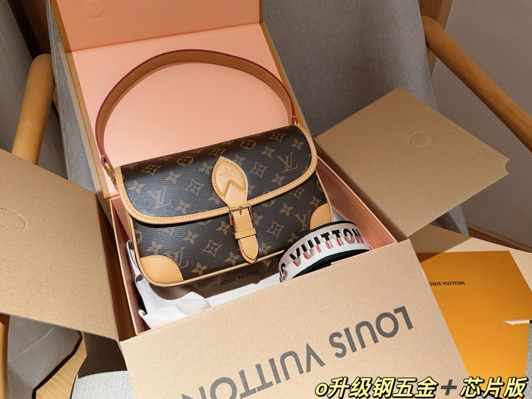 Louis Vuitton LV Diane Faux
 Sacs À Bandoulière & À Épaule Jaune Baguette longue