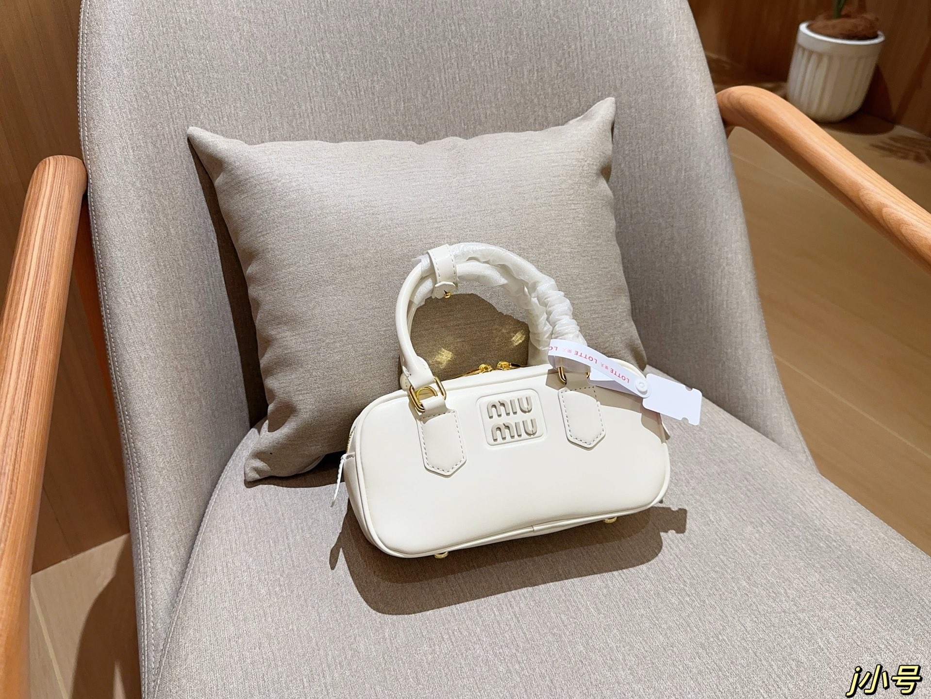 💰310 小号 Miumiu 复古保龄球波士顿枕头包 手提小方包 尺寸：20×11×8 礼盒包装🎁