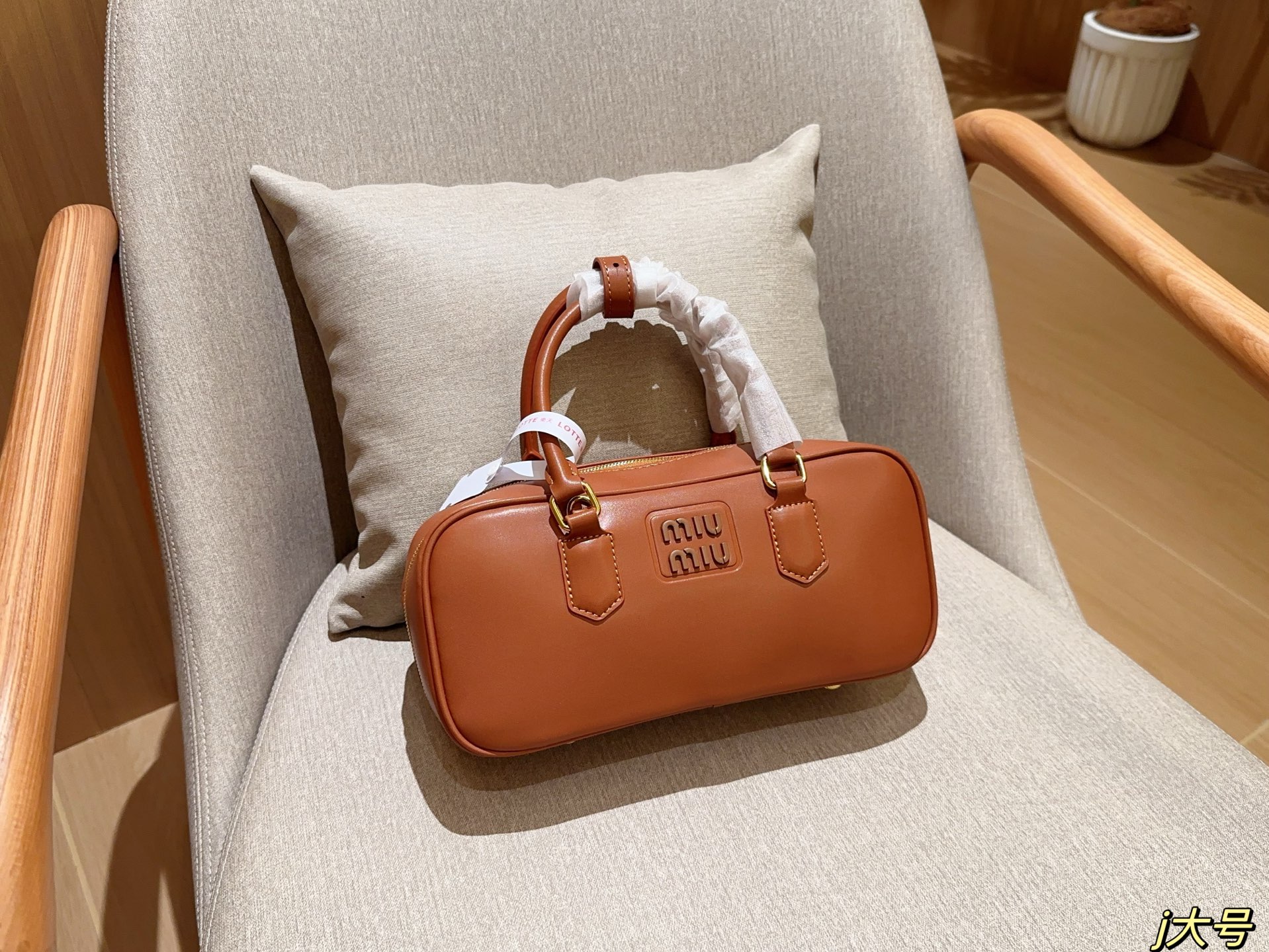 大号 Miumiu 复古保龄球波士顿枕头包 手提小方包 尺寸：26×13×9 礼盒包装🎁