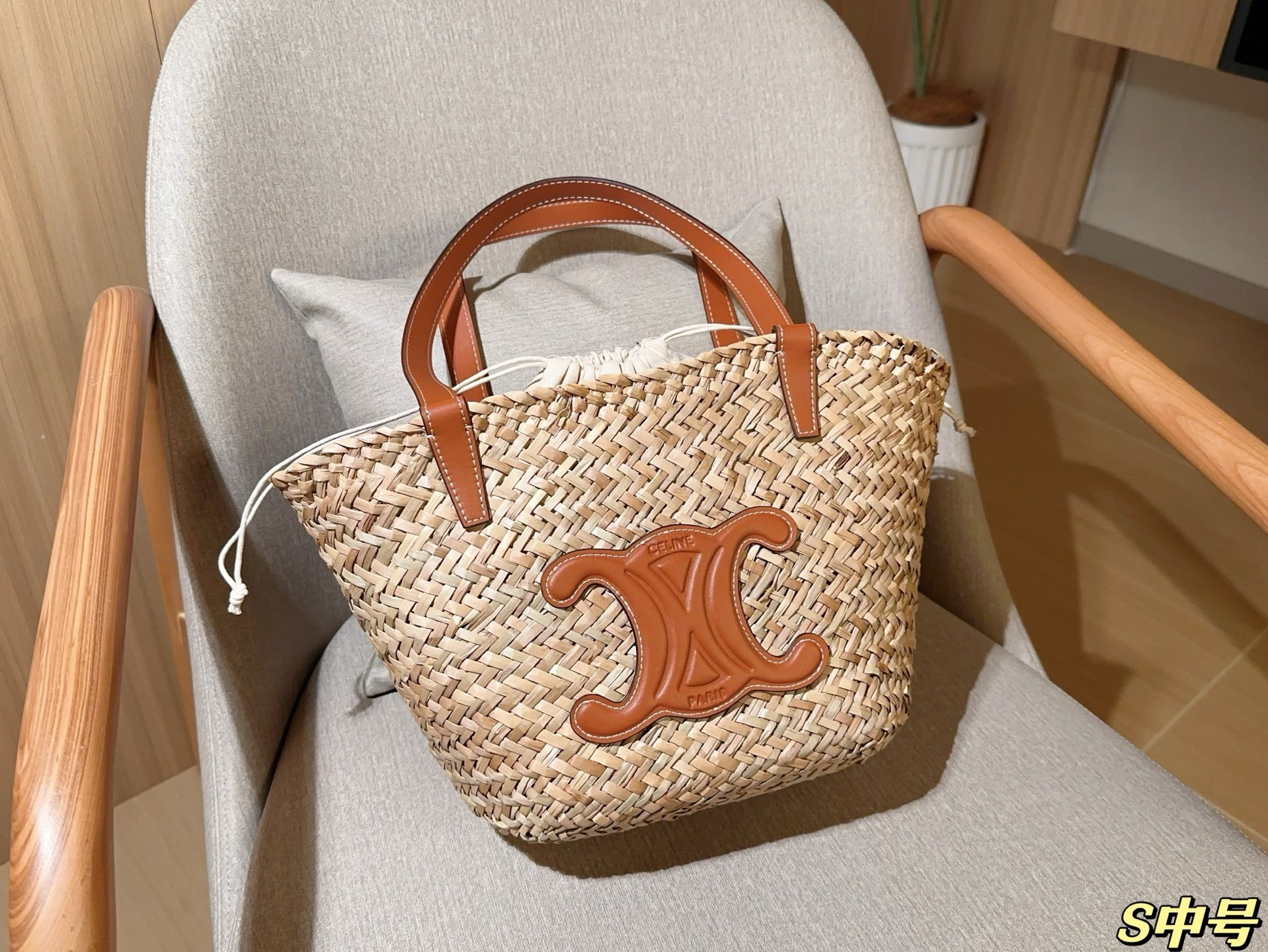 💰290 中号 赛琳Celine 草编菜篮子托特包tote!配送内胆! 尺寸:25×23 飞机箱✈️