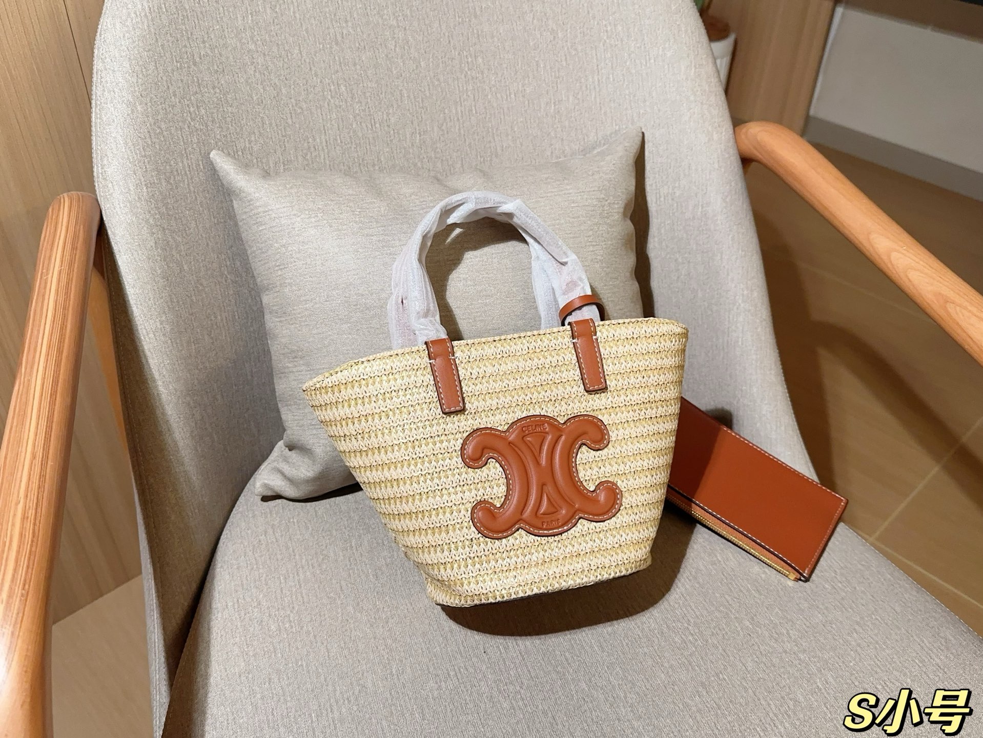 💰290 小号 Celine赛琳 草编包/编织菜篮子包/拉菲草编织购物袋 尺寸:15×18×11 礼盒包装🎁