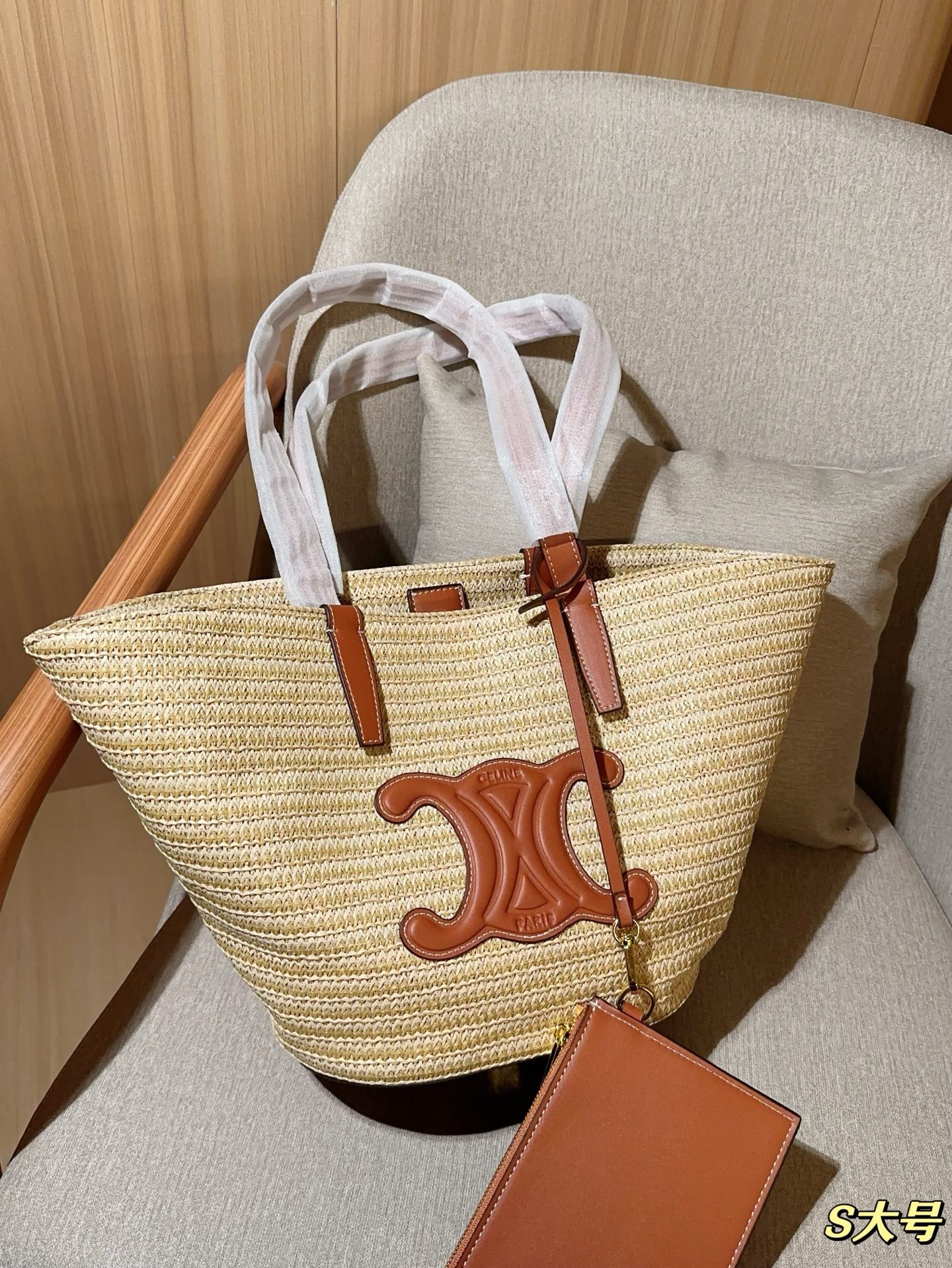 💰300 大号 Celine赛琳 草编包/编织菜篮子包/拉菲草编织购物袋 尺寸:23×25×13 礼盒包装🎁