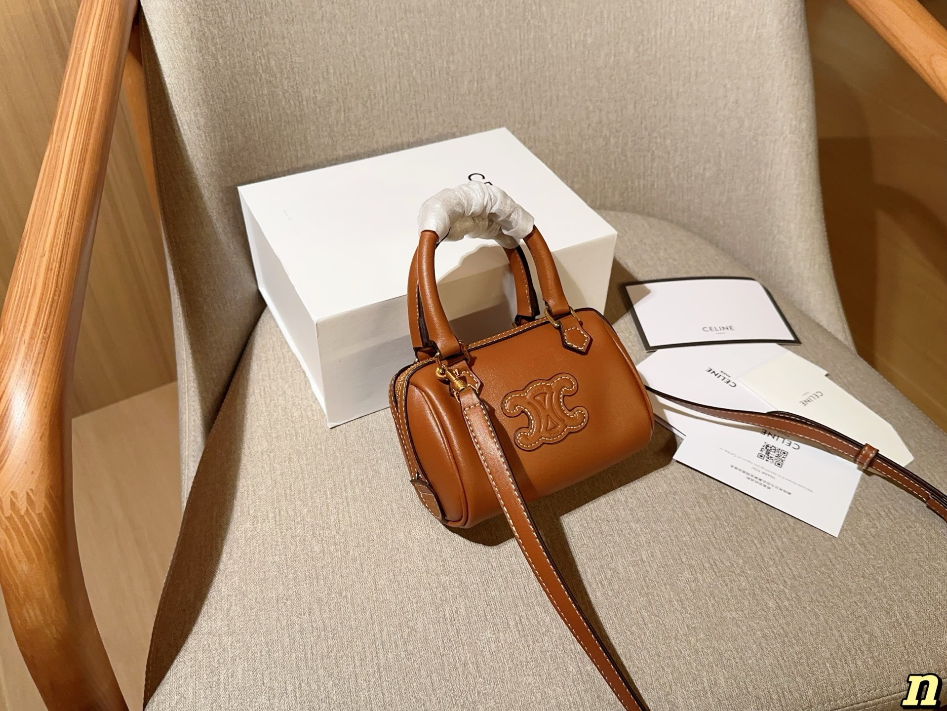 💰280 Celine赛琳 迷你mini波士顿枕头包 尺寸:19×14×10 礼盒包装🎁